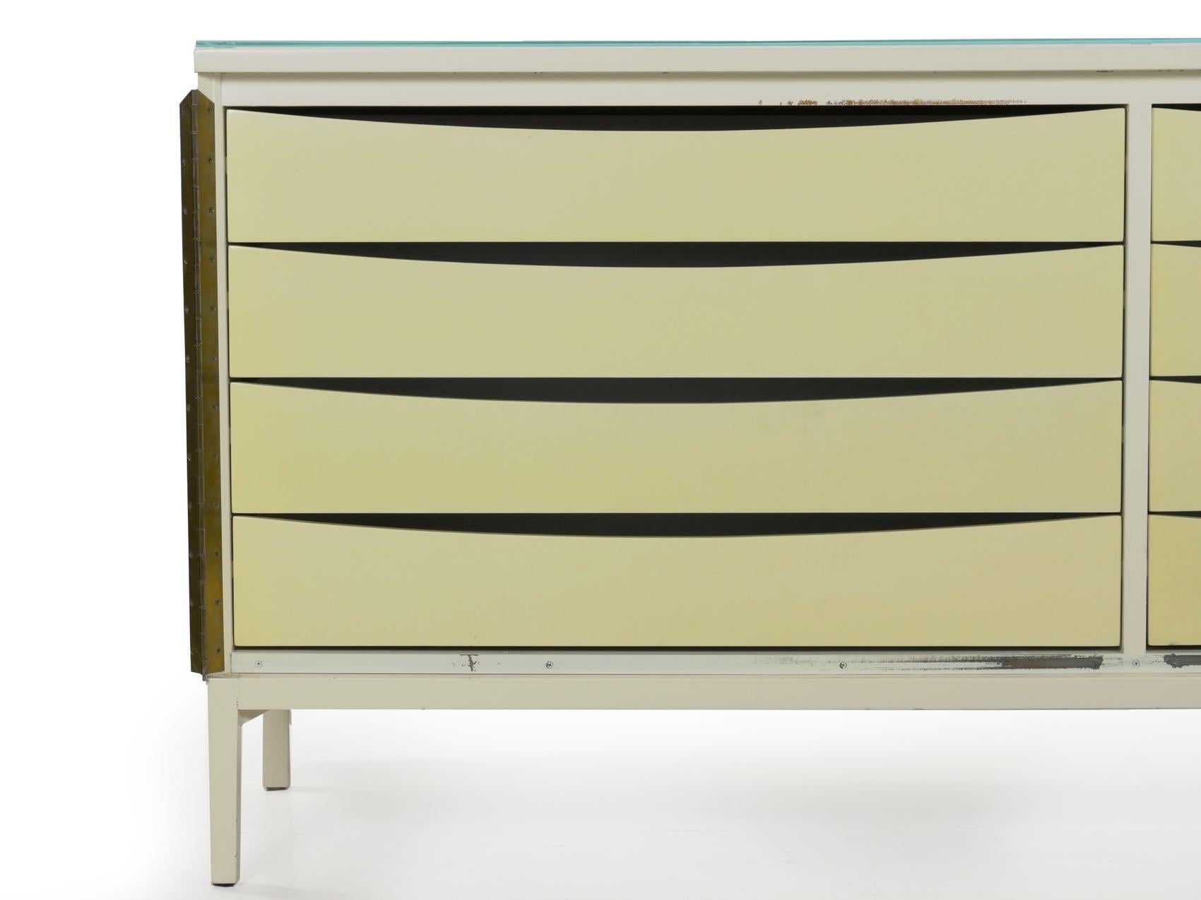 Modern White Lacquer Cabinet Credenza with Eight Drawers, circa 1980s 5