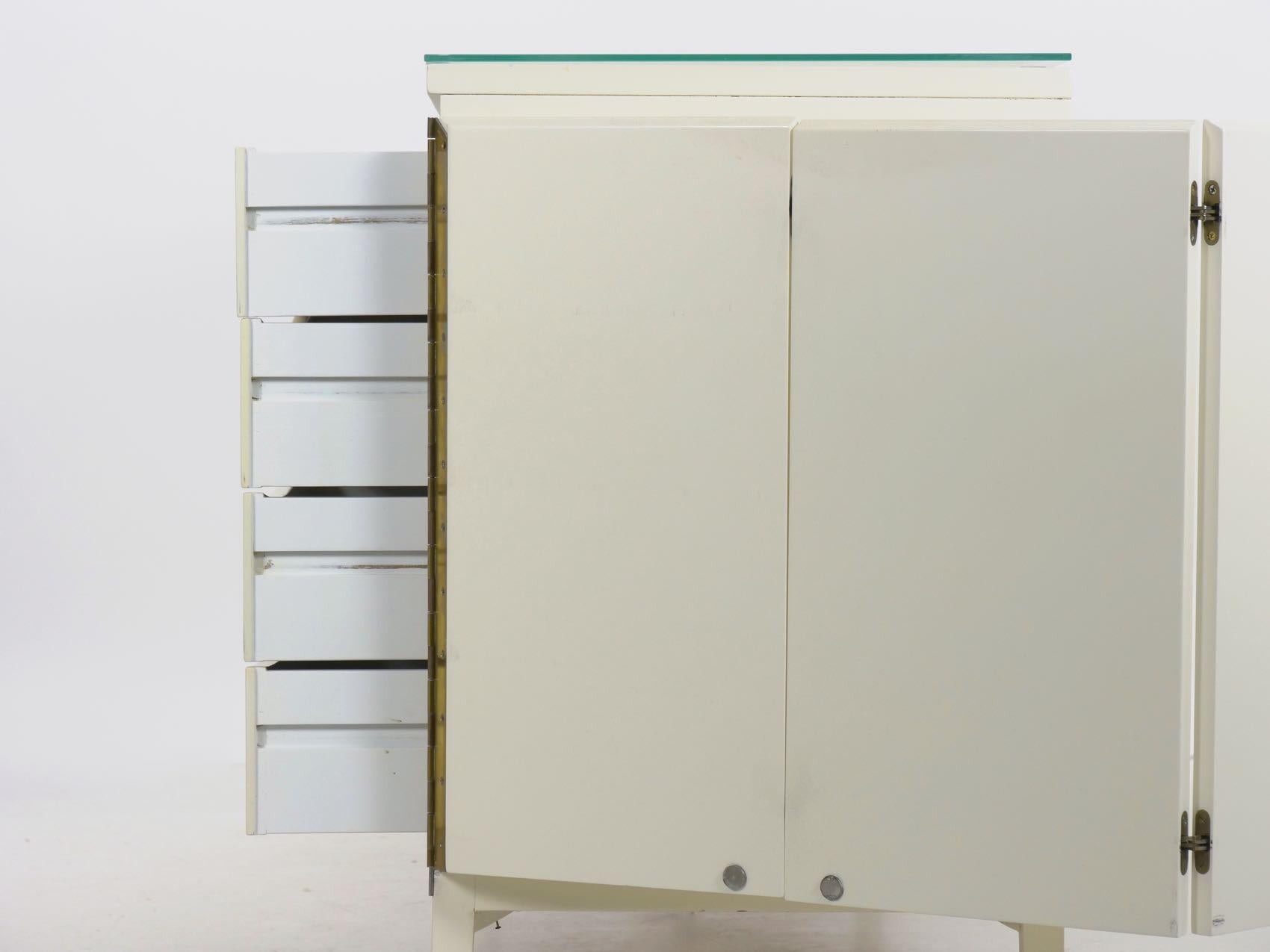 Modern White Lacquer Cabinet Credenza with Eight Drawers, circa 1980s 14