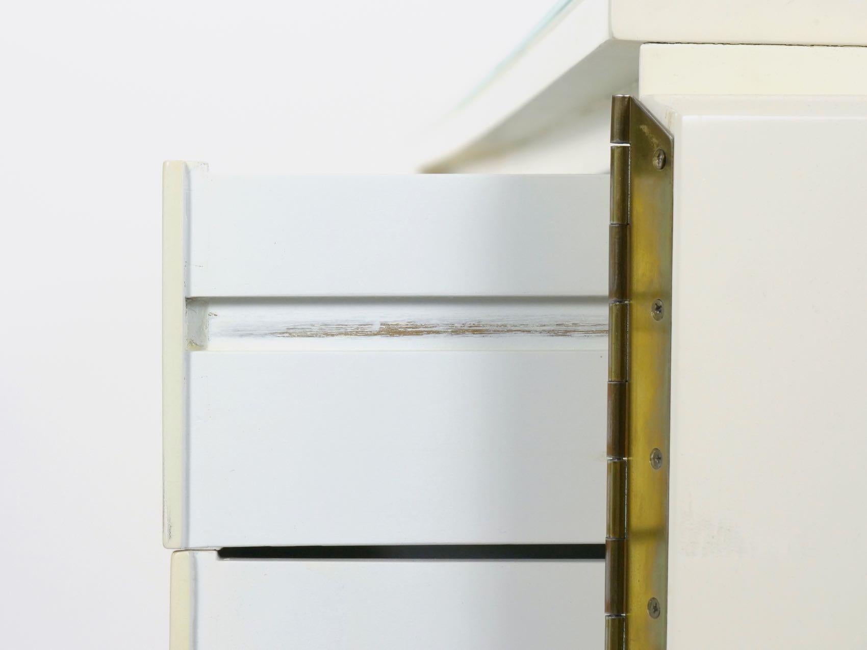 Modern White Lacquer Cabinet Credenza with Eight Drawers, circa 1980s 15
