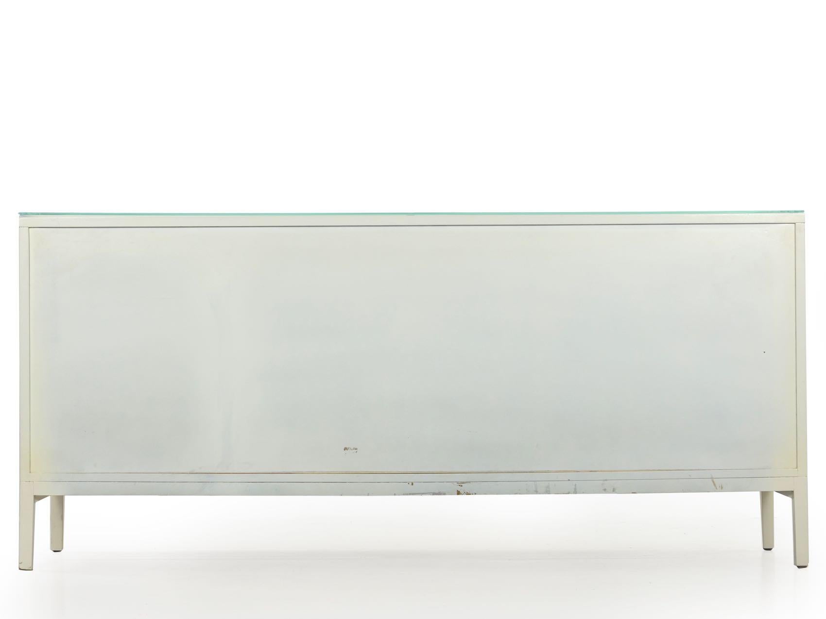 20th Century Modern White Lacquer Cabinet Credenza with Eight Drawers, circa 1980s