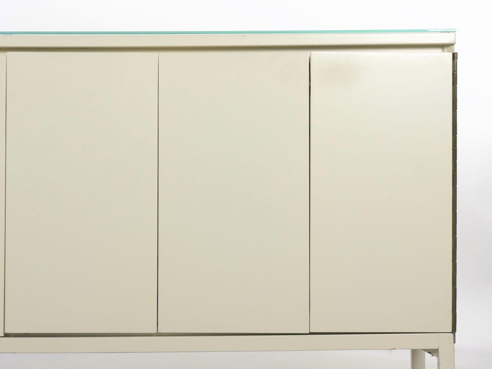 Modern White Lacquer Cabinet Credenza with Eight Drawers, circa 1980s 1