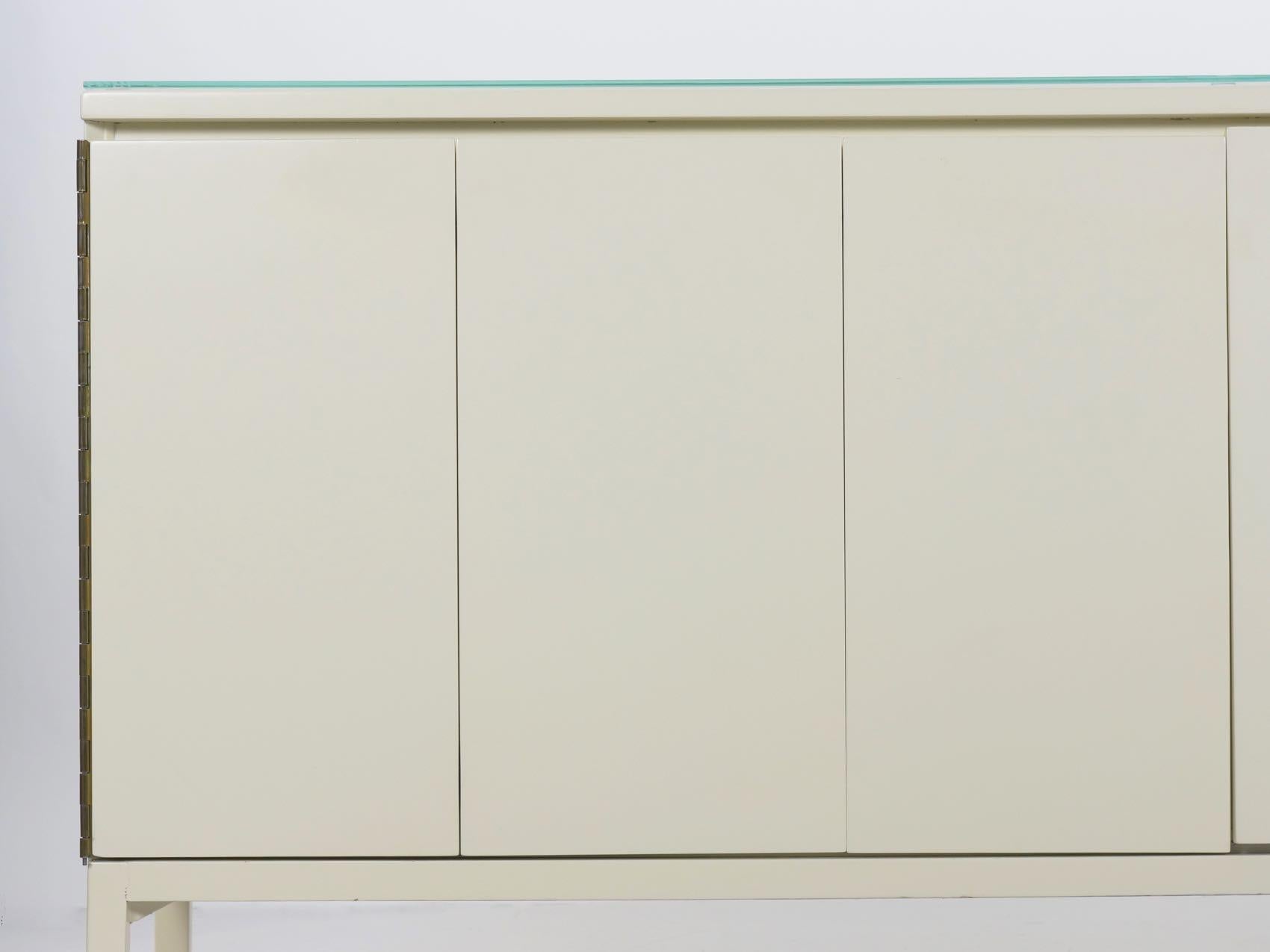 Modern White Lacquer Cabinet Credenza with Eight Drawers, circa 1980s 2