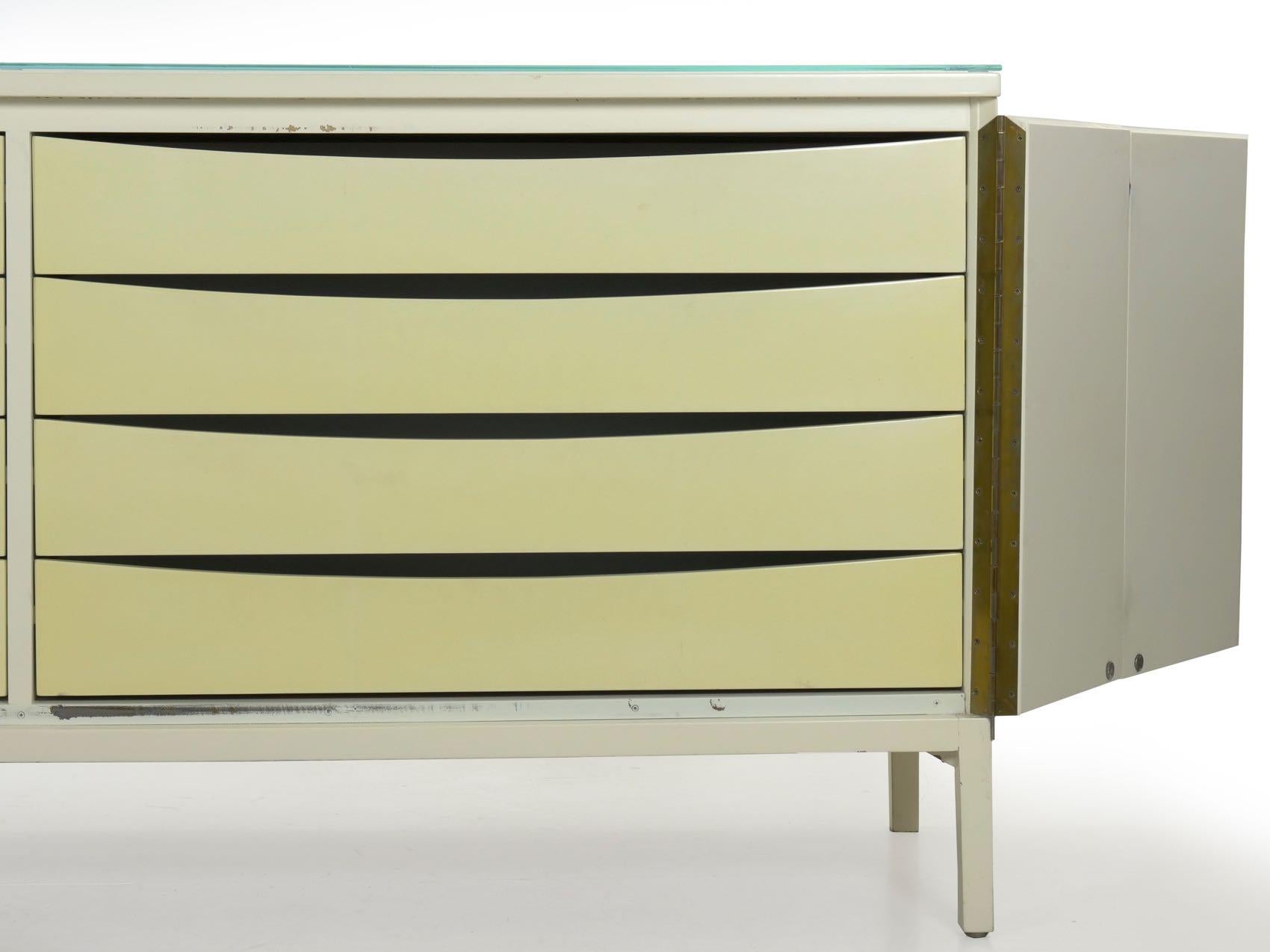 Modern White Lacquer Cabinet Credenza with Eight Drawers, circa 1980s 4