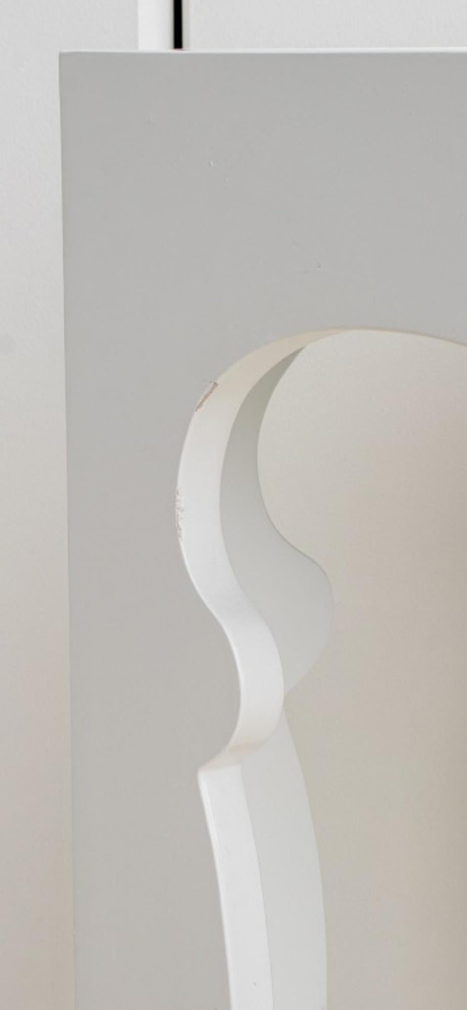 Table d'appoint moderne à plateau miroir en laque blanche Bon état - En vente à Astoria, NY