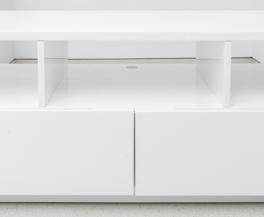 Modern white lacquer storage bench, rectangular, the top above three shelves and two long drawers. 19.5