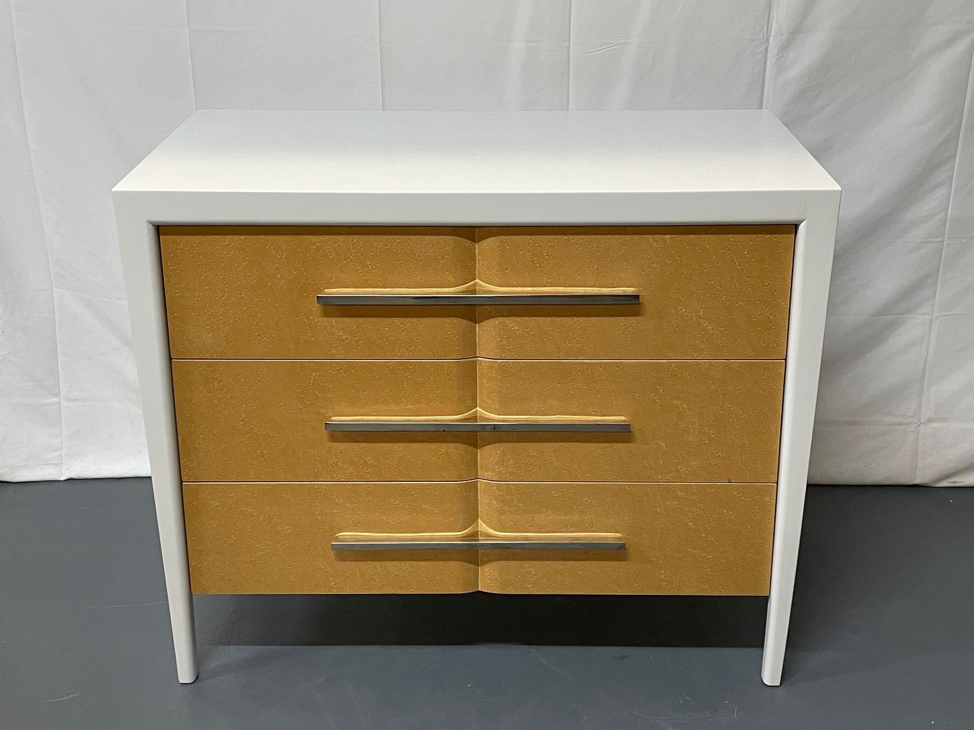 Modern white lacquered chest, commode, bedside stand, Michell Gold Bob Williams.
 
A white lacquered recently refinished three drawer chest with burlwood drawer fronts, having chrome pulls by Bob Gold and Mitchell Williams.



 
hSX