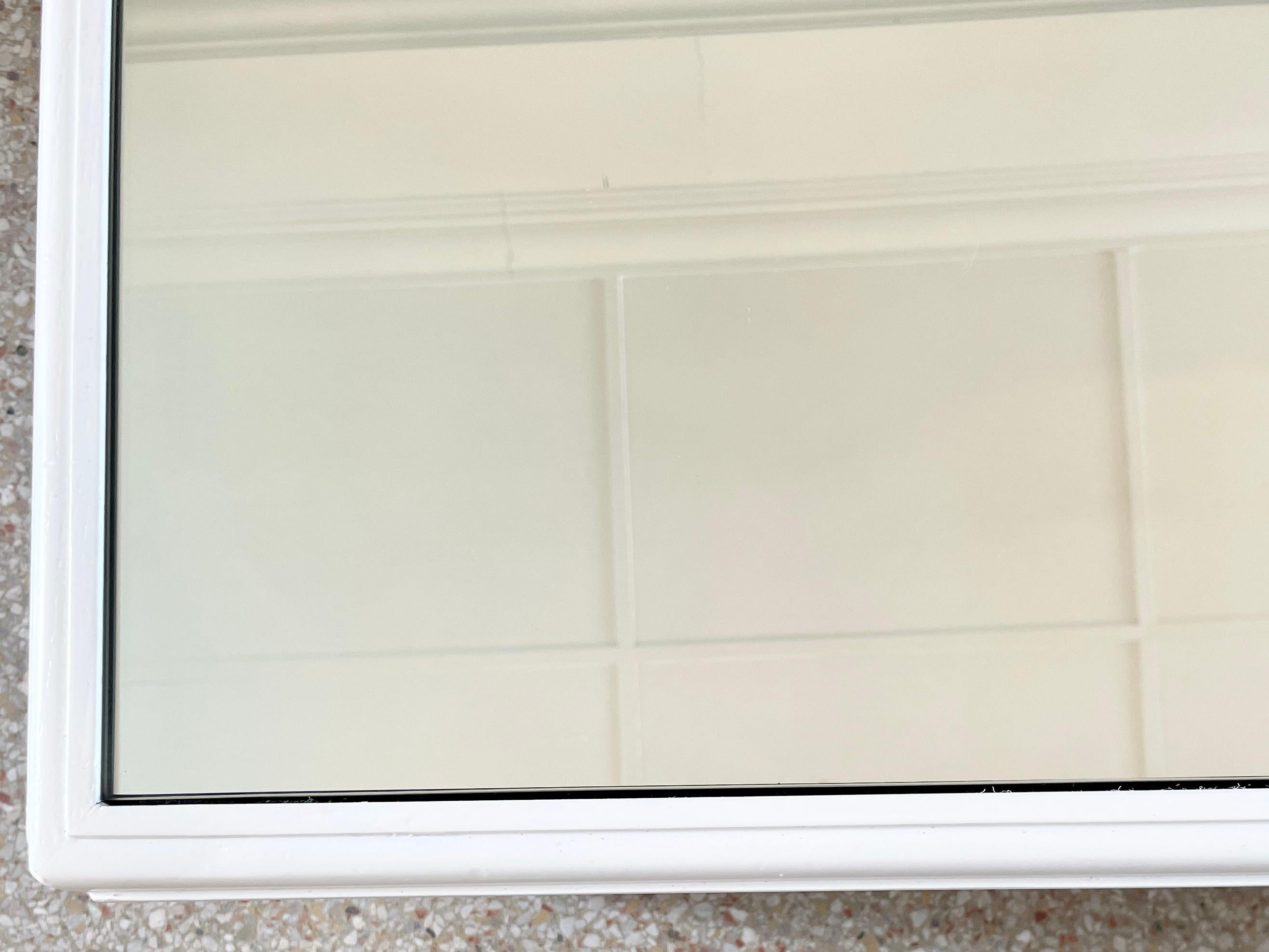 Miroir Table basse moderne laquée blanche avec plateau en miroir en vente
