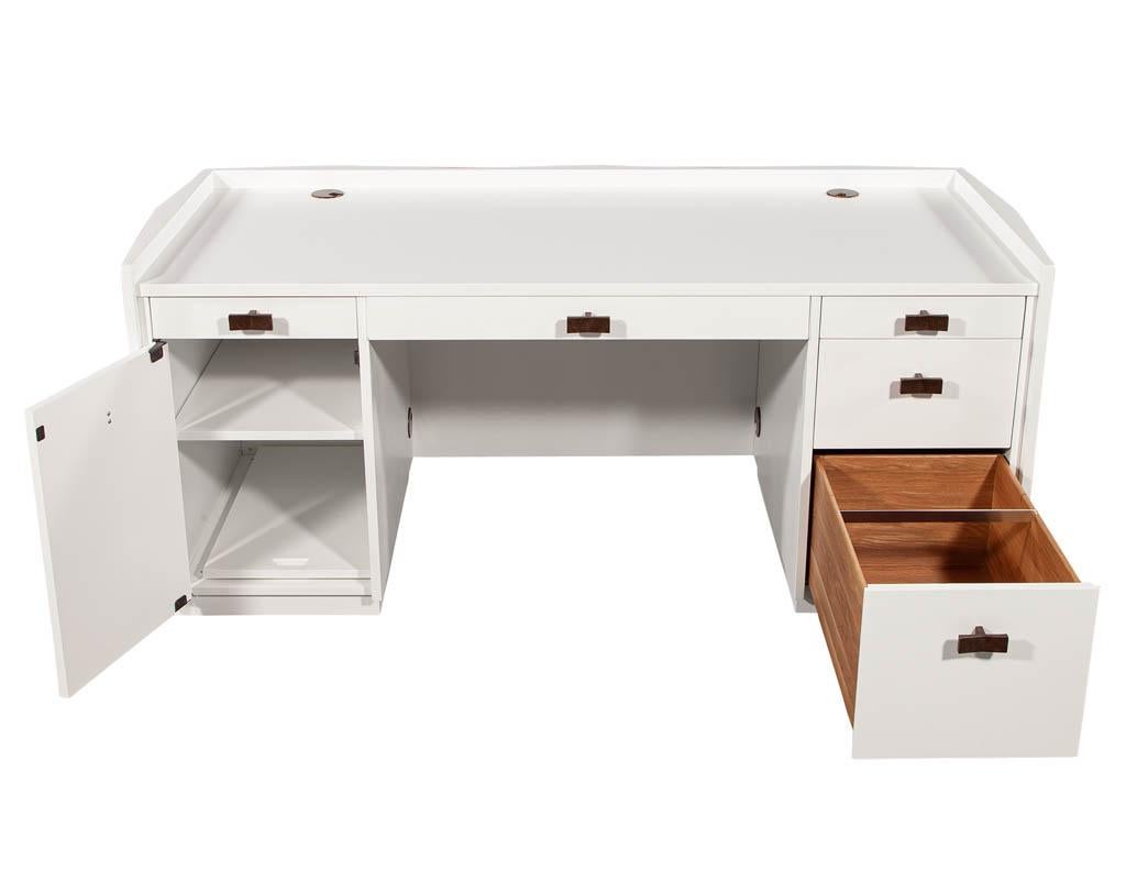 Bureau de direction moderne laqué blanc en vente 4