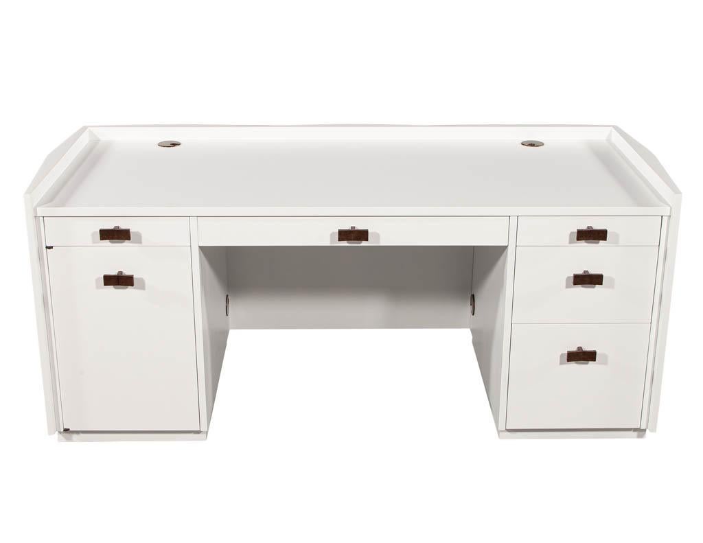 Modern White Lacquered Executive Desk For Sale 3