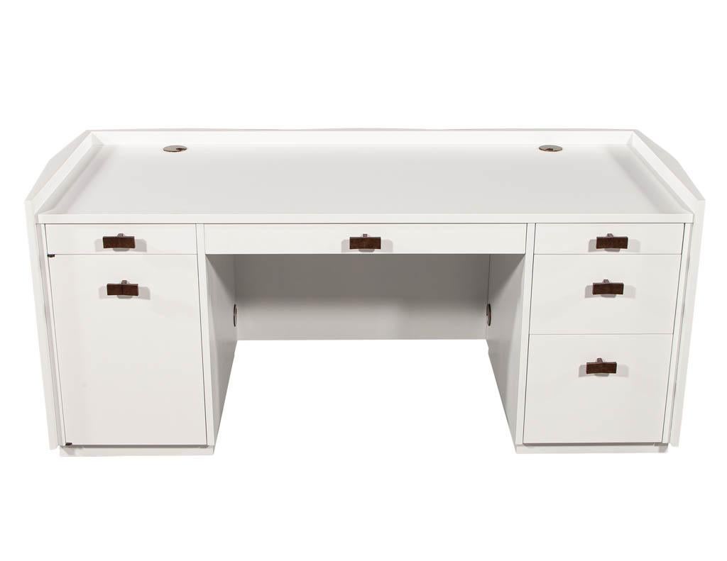 Bureau de direction moderne laqué blanc en vente 5