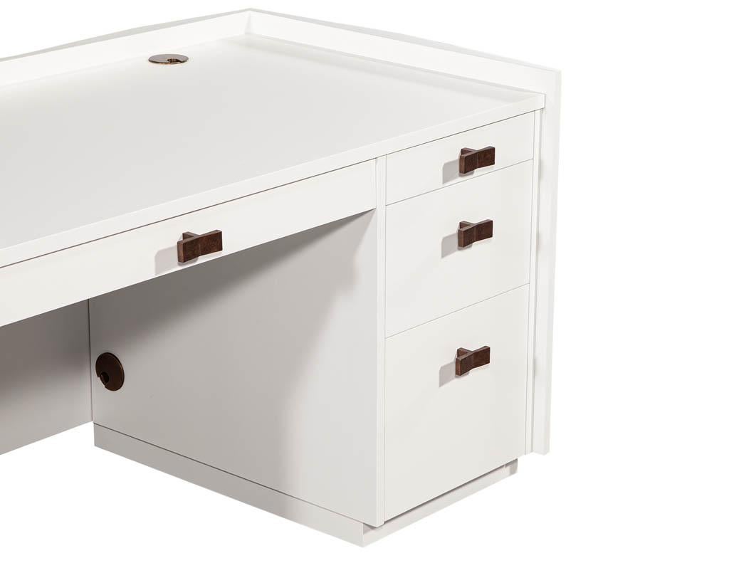 Modern White Lacquered Executive Desk For Sale 4