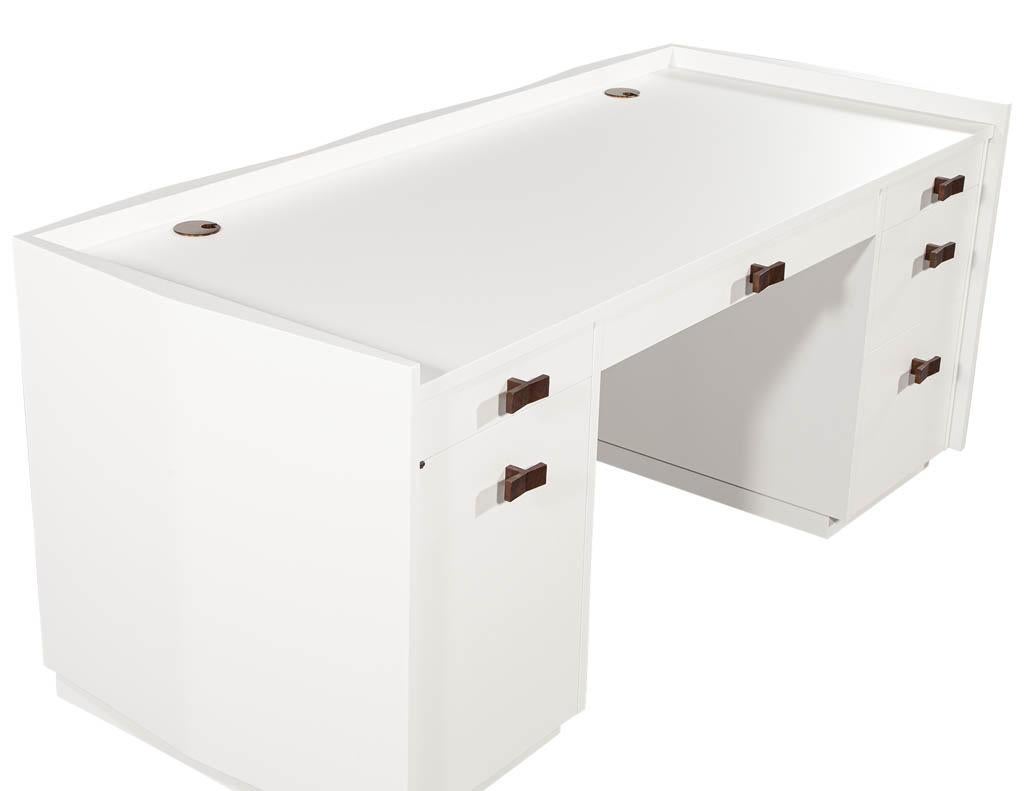 Bureau de direction moderne laqué blanc en vente 7