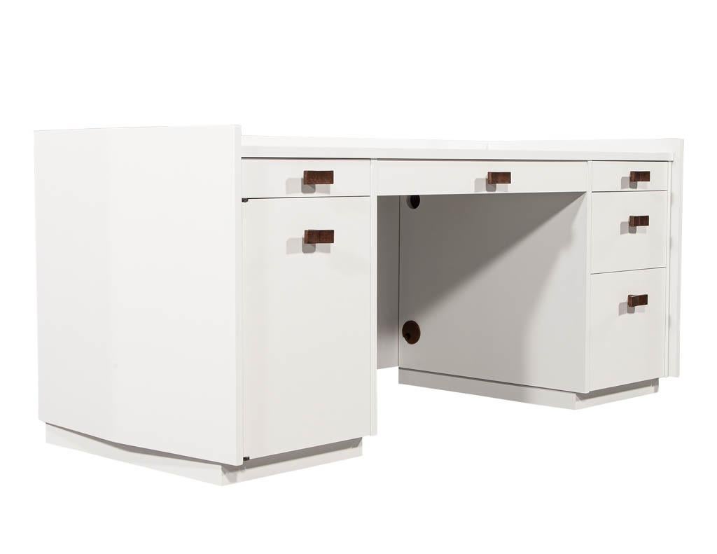 Bureau de direction moderne laqué blanc en vente 10