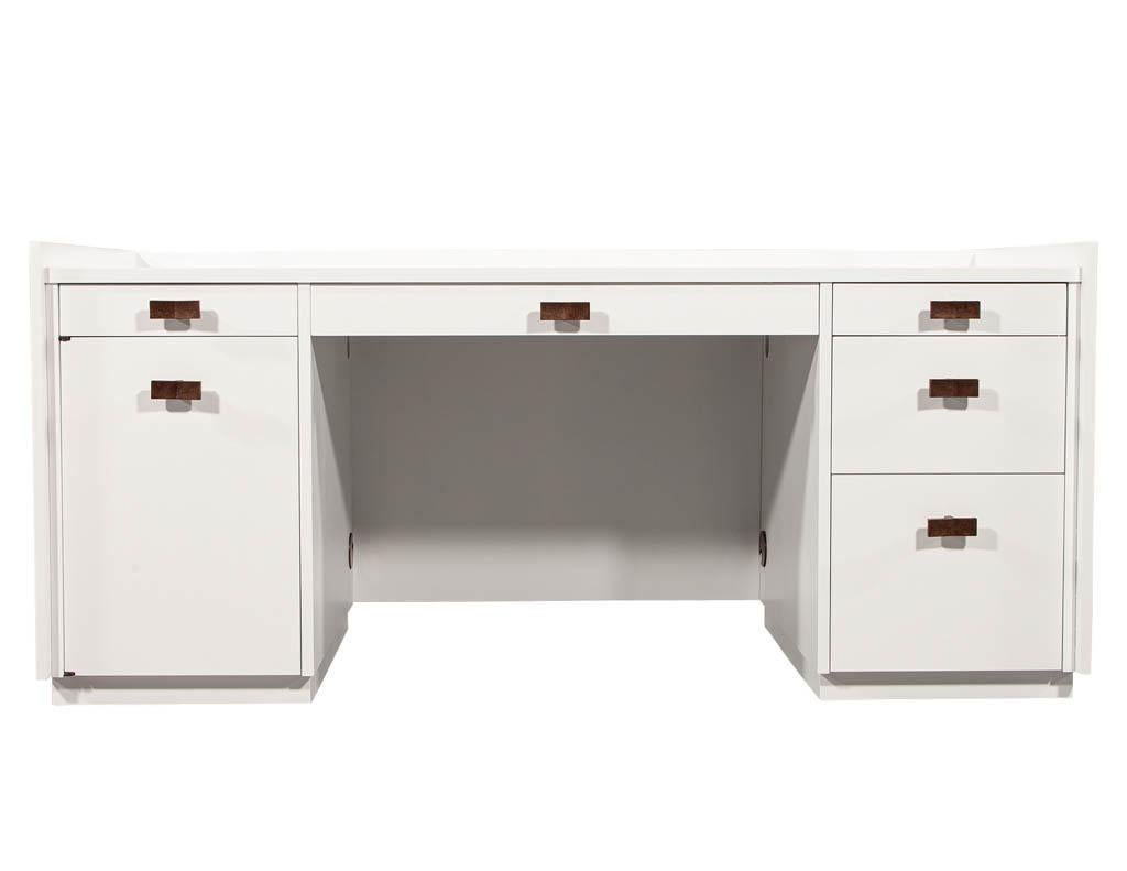 Modern White Lacquered Executive Desk For Sale 10
