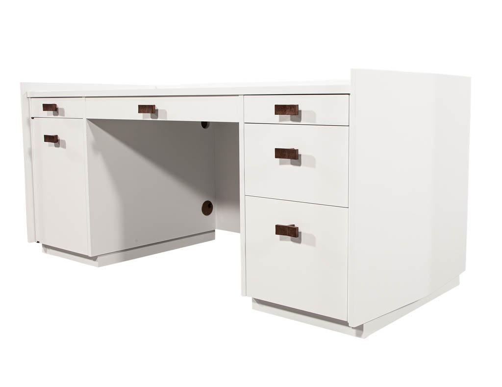 Bureau de direction moderne laqué blanc en vente 13