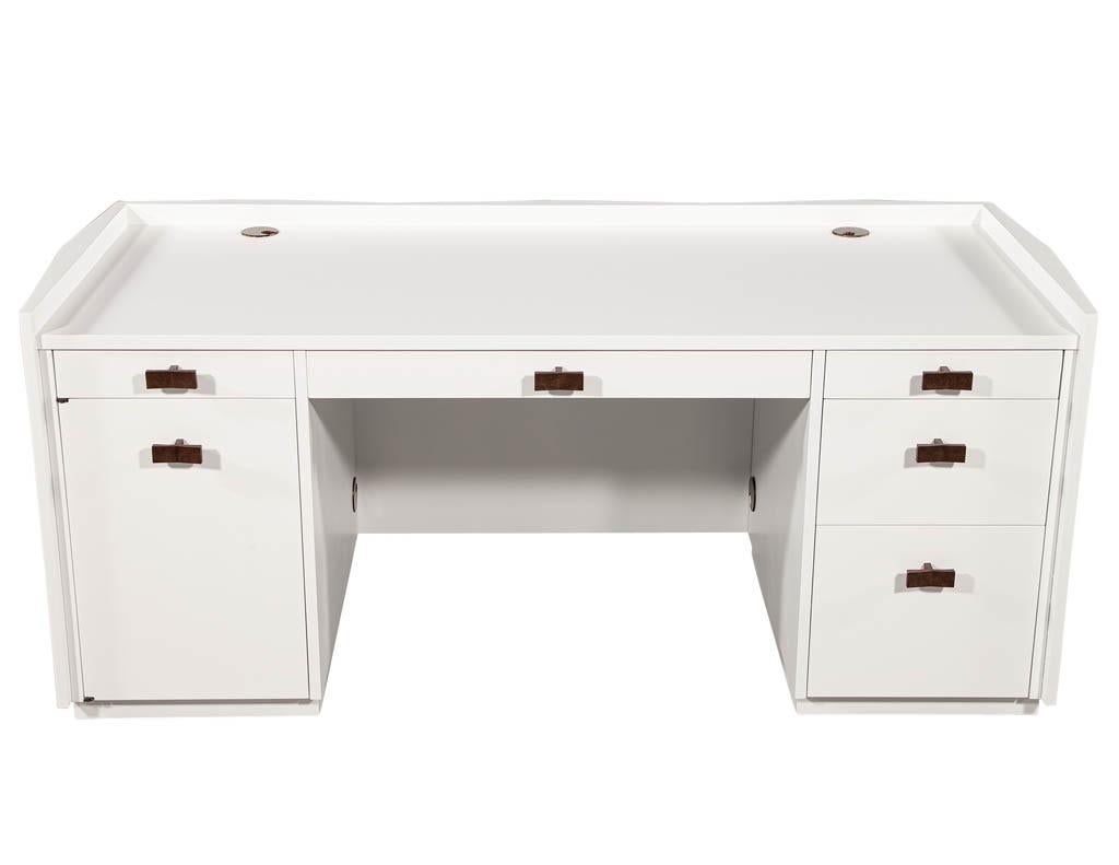 Bronze Modern White Lacquered Executive Desk For Sale