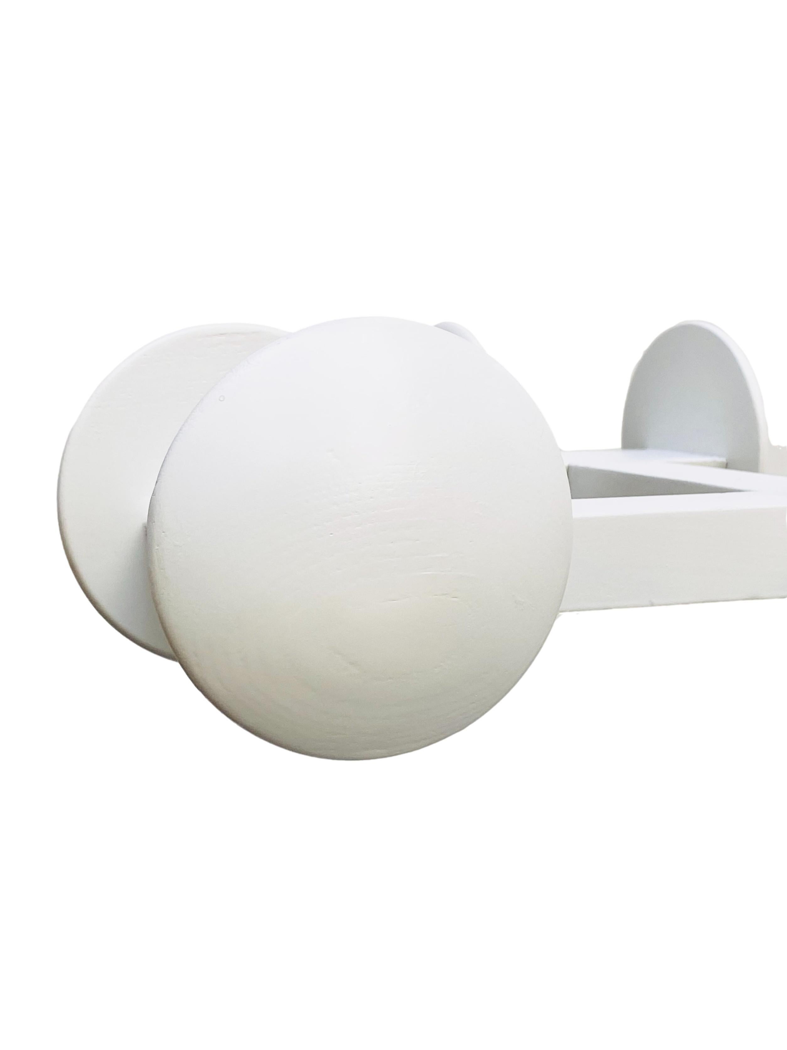Beautiful Sputnik removable coat stand from the 60s with wooden balls. Made entirely of solid white lacquered beech wood. The design is very similar to the coat hangers that Nana Ditzel designed in Denmark in the 1960s.