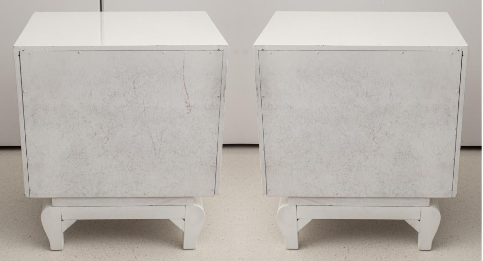Modern White Lacquered Wood Nightstands, Pair In Good Condition In New York, NY