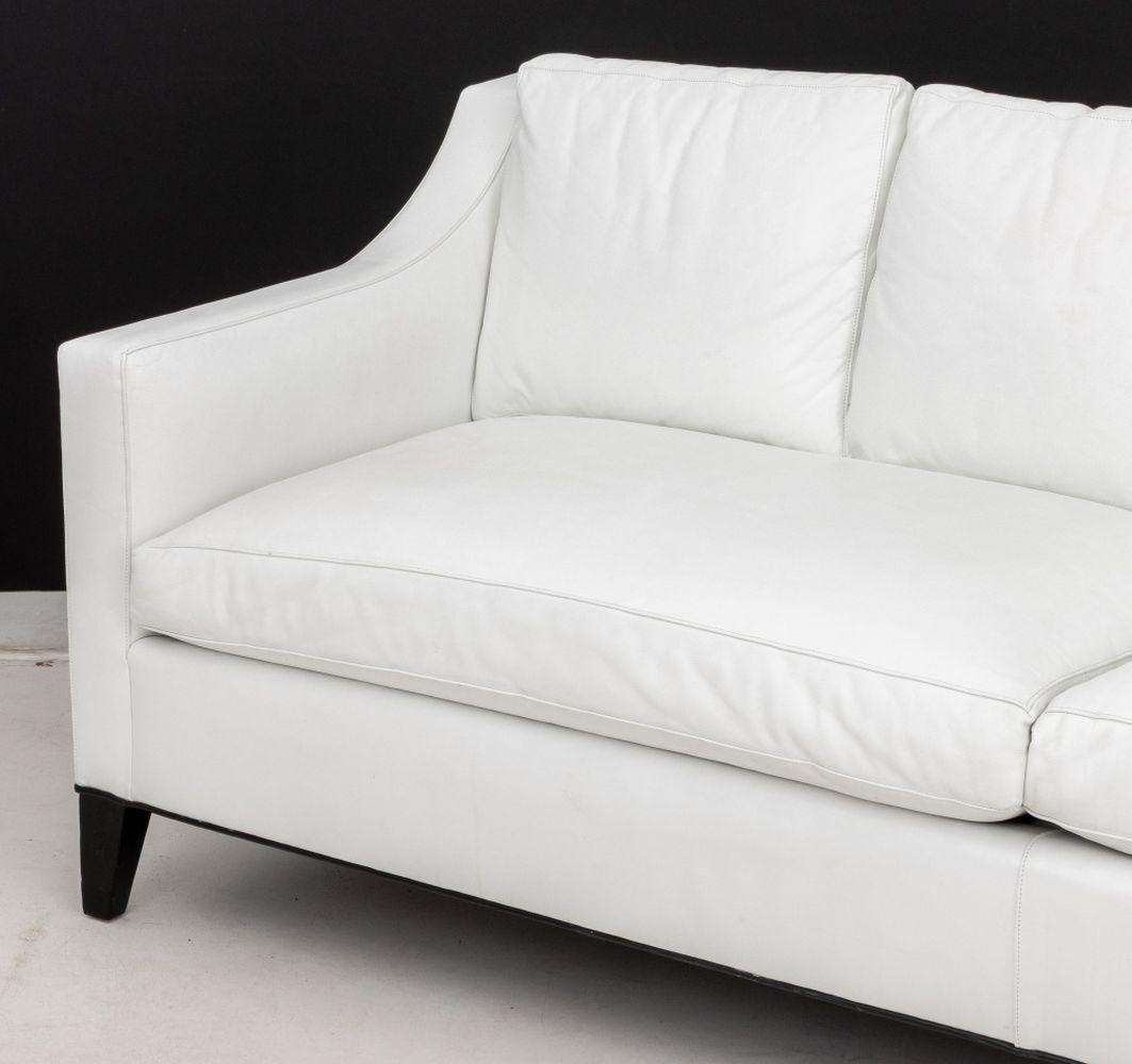 Sofá grande moderno tapizado en piel blanca Ebonizado en venta