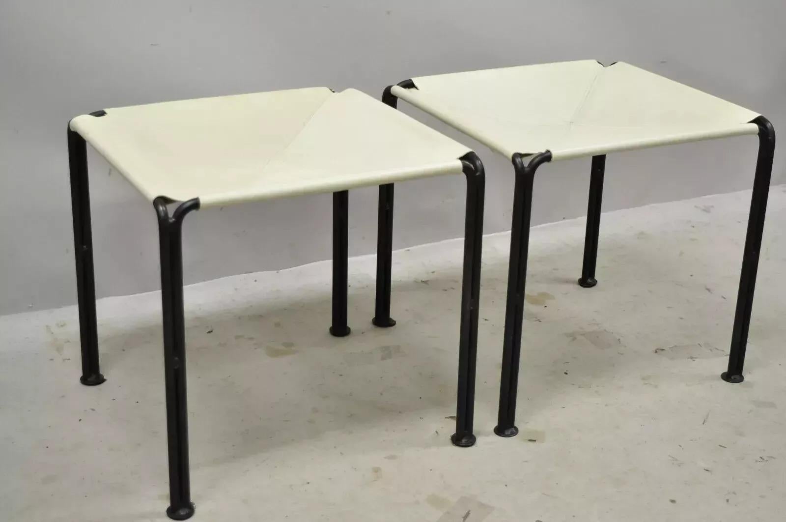 Paire de tabourets ottomans modernes en cuir blanc et cadre en fer forgé par Cisco Brothers en vente 5