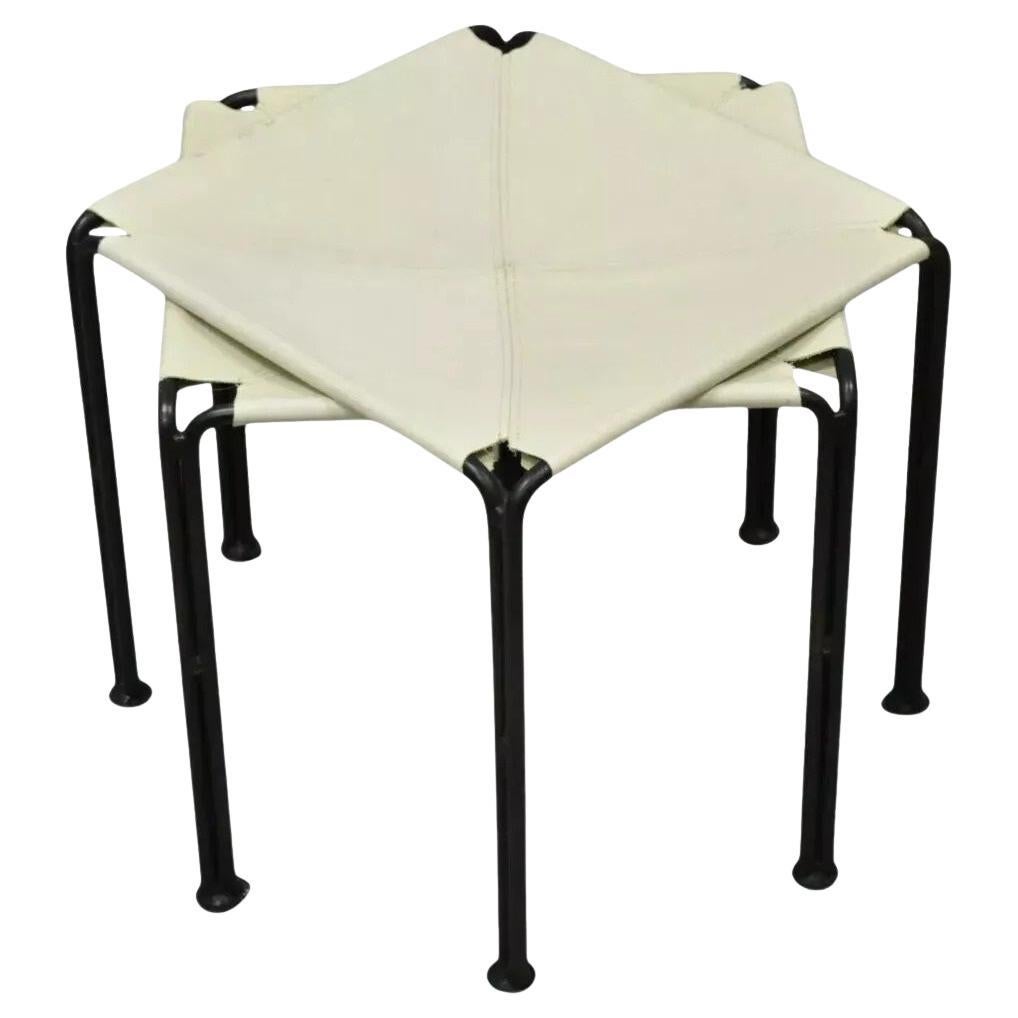 Paire de tabourets ottomans modernes en cuir blanc et cadre en fer forgé par Cisco Brothers en vente