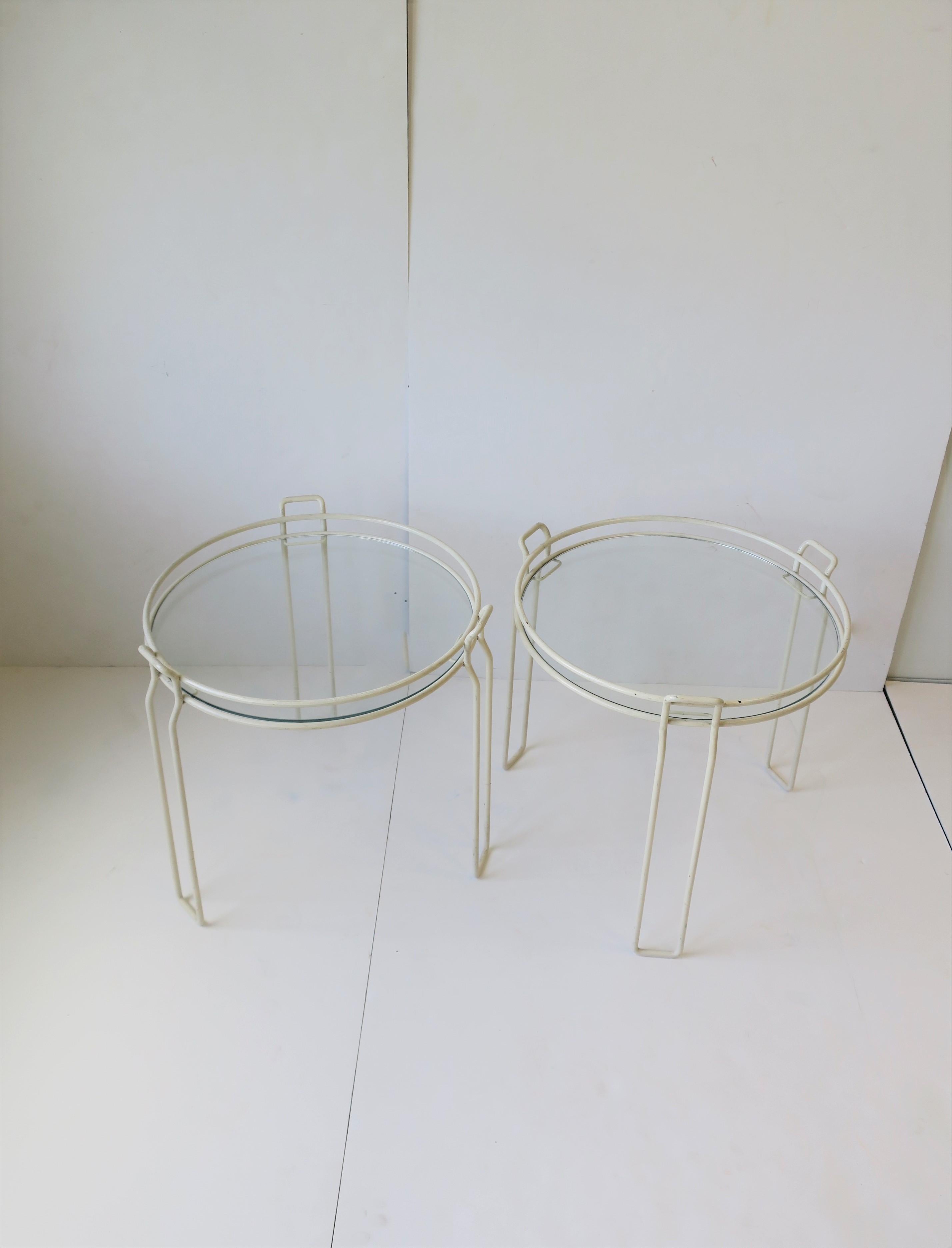 Mid-Century Modern Midcentury Modern White Side Drinks Nesting or Stacking Tables, Pair, 1960s For Sale