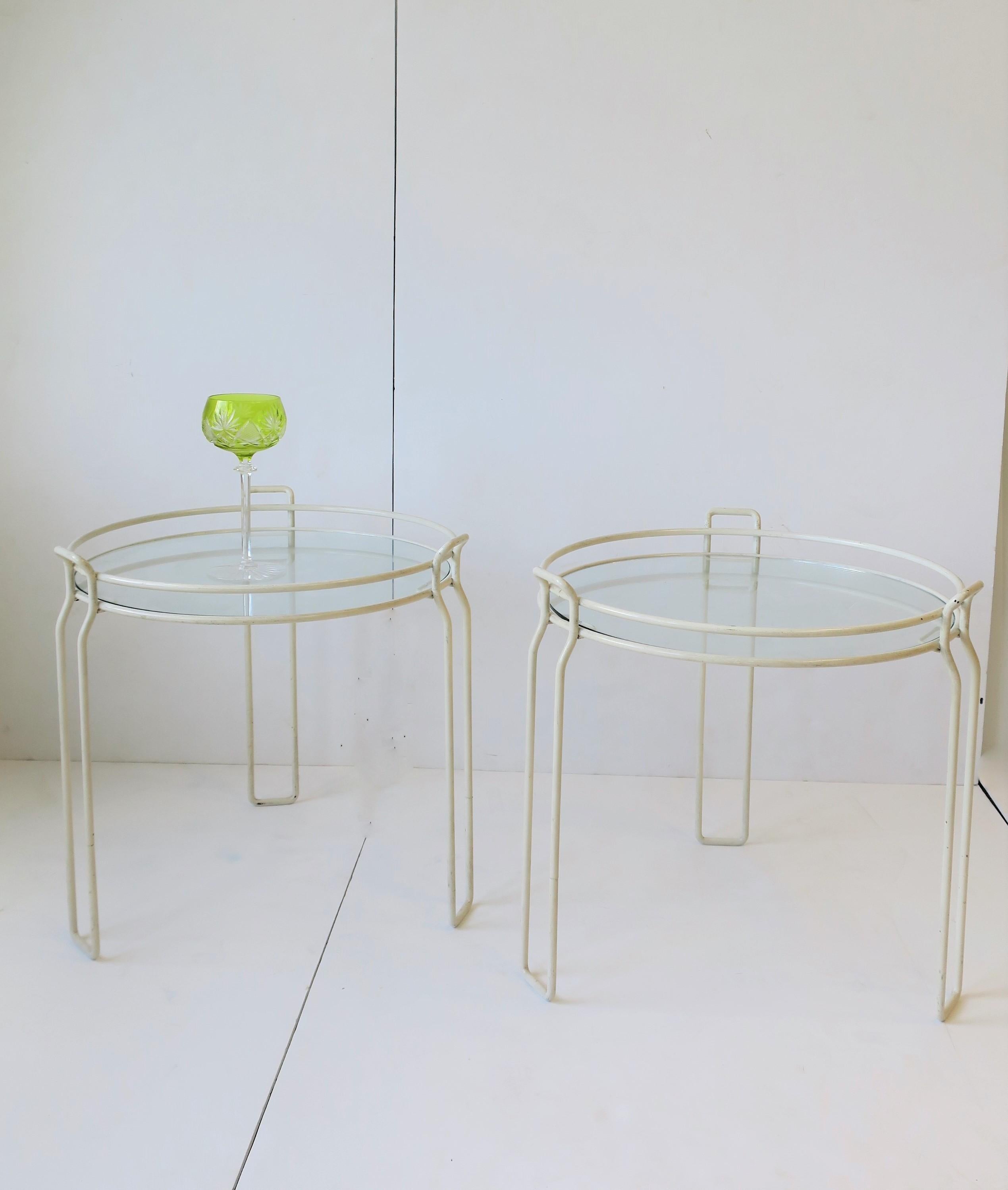 Enameled Midcentury Modern White Side Drinks Nesting or Stacking Tables, Pair, 1960s