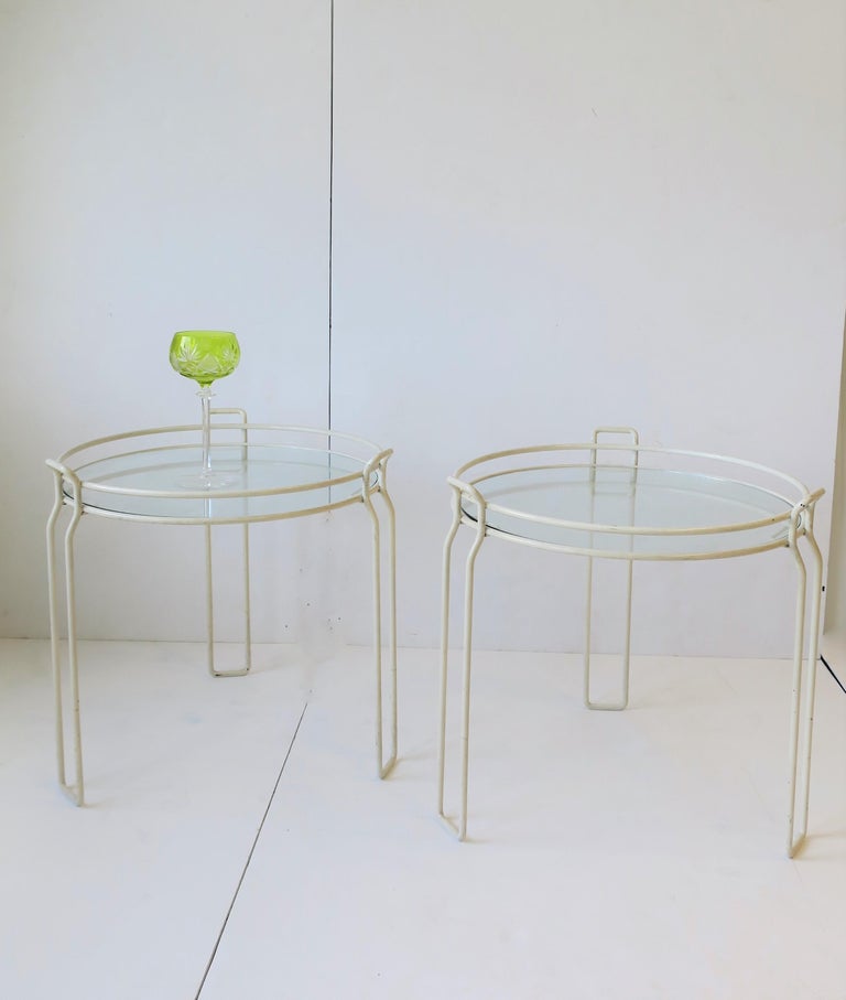 Modern White Glass Side, Nesting, or Stacking Tables In Good Condition For Sale In New York, NY