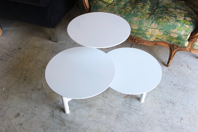 Modern White Metal Coffee Table For Sale at 1stdibs