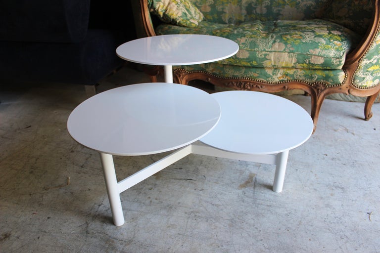 Modern White Metal Coffee Table For Sale at 1stdibs