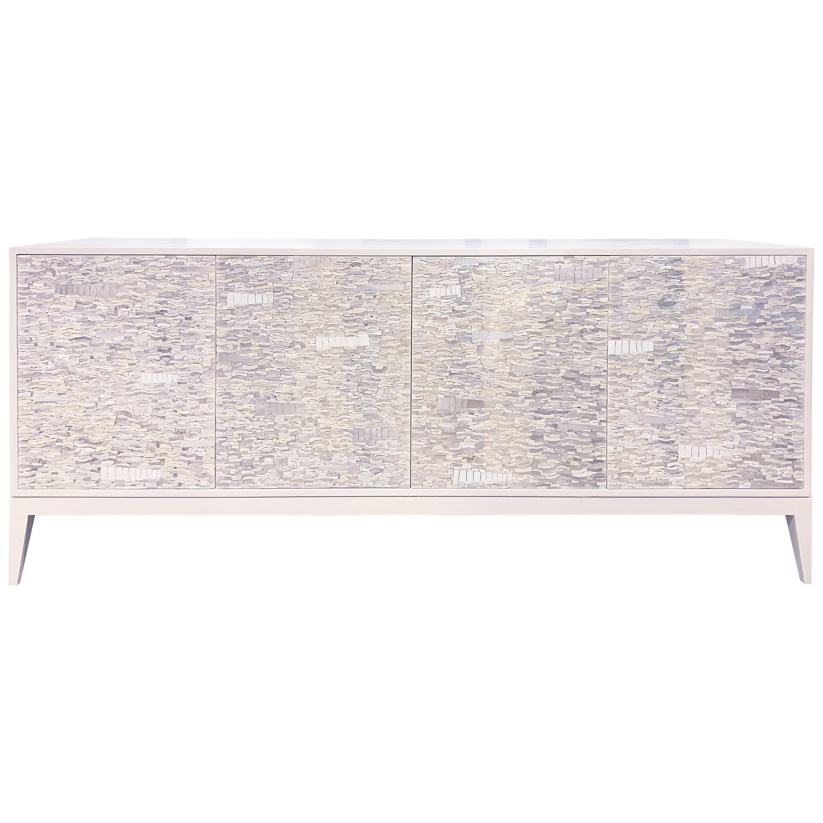 Modernes weißes Milano-Buffet aus Ravenna-Mosaik aus elfenbeinfarbenem Glas von Ercole Home