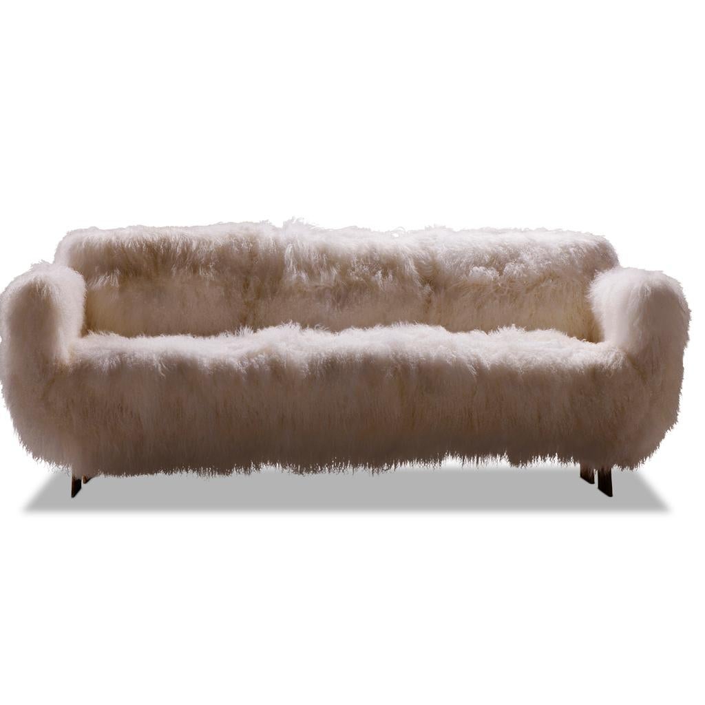 Portugais The Moderns White Mongolian Sheepskin, Solid Cast Brass, Primal Sofa by Egg Designs (en anglais) en vente