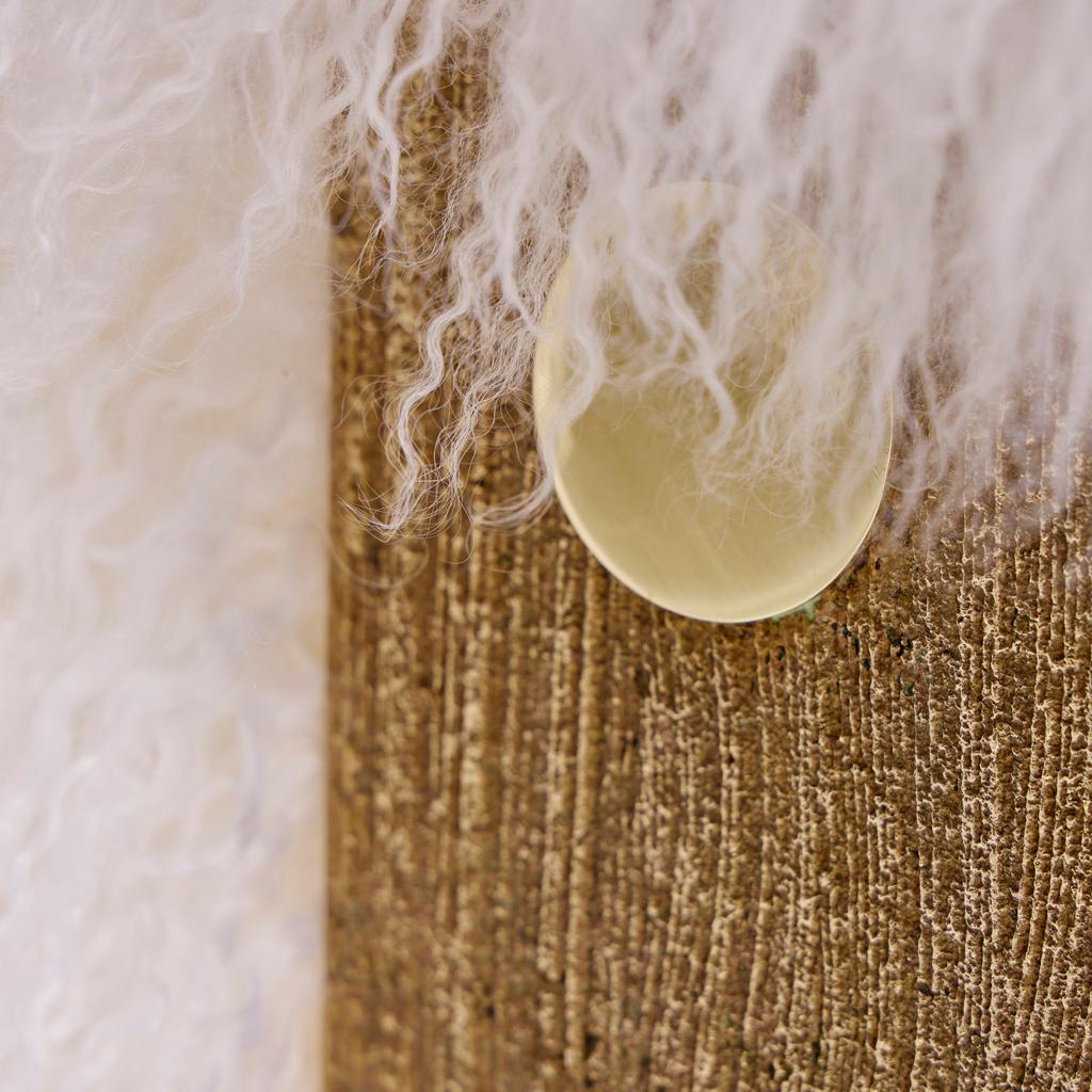 Laiton The Moderns White Mongolian Sheepskin, Solid Cast Brass, Primal Sofa by Egg Designs (en anglais) en vente
