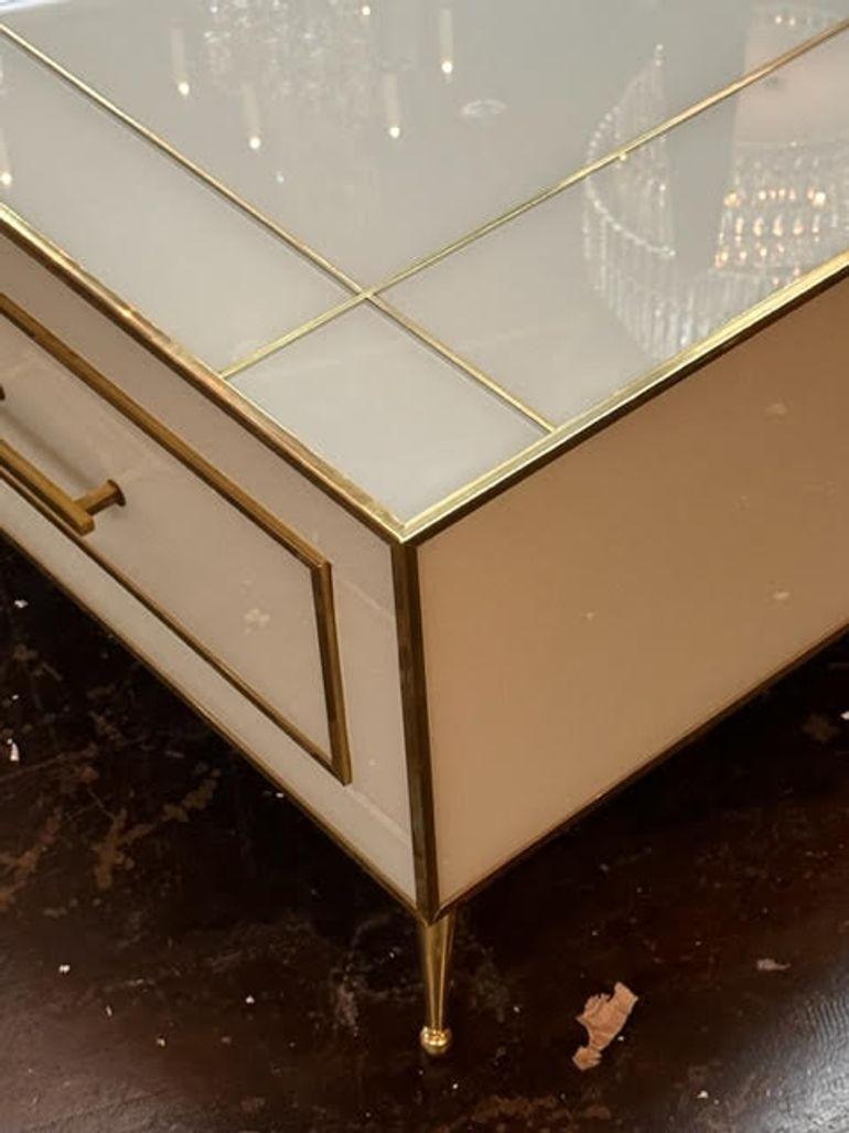Modern White Murano Glass and Brass Coffee Table In Good Condition For Sale In Dallas, TX