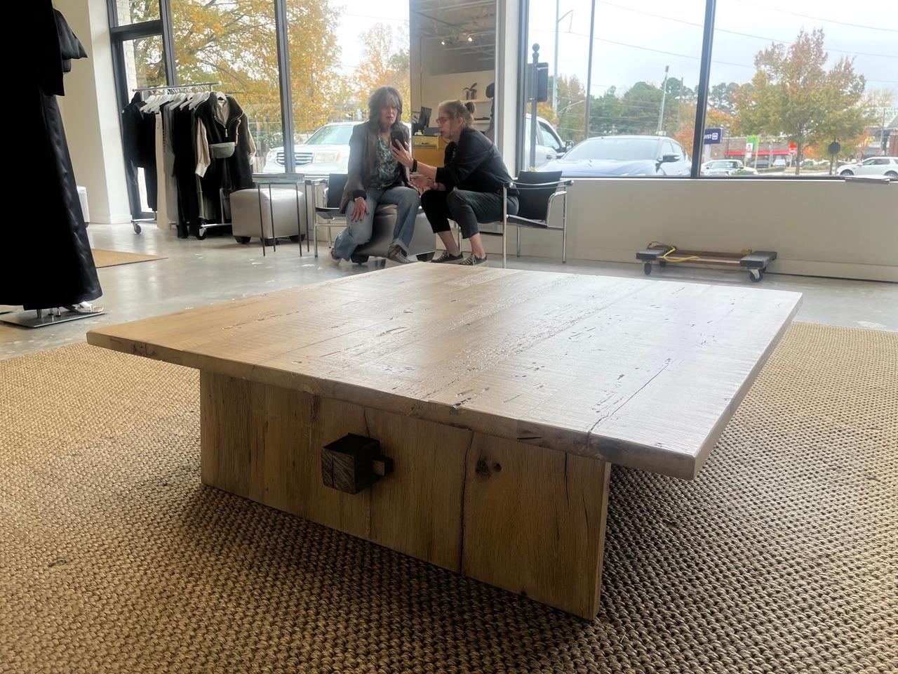 Table centrale moderne en chêne blanc faite main en vente 1