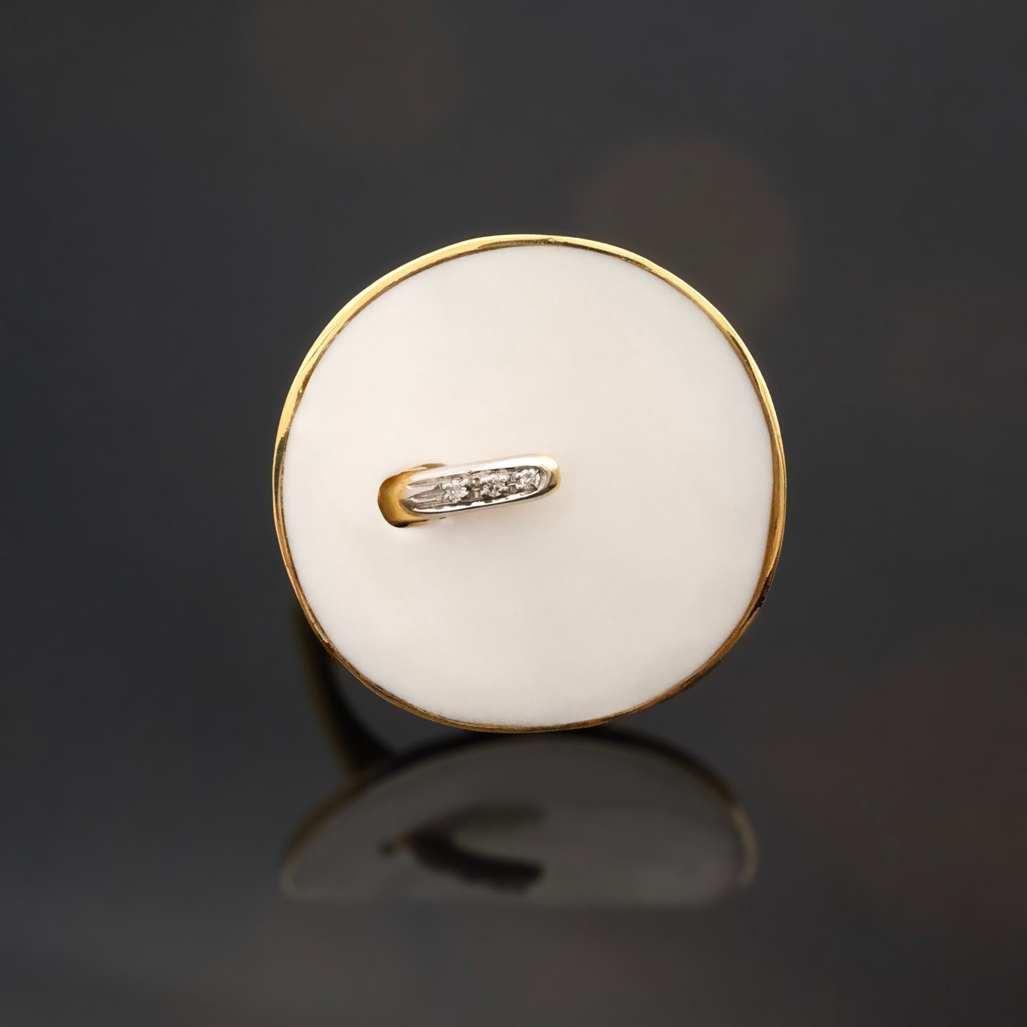 Donna Anello moderno in oro con diamante e onice bianco in vendita