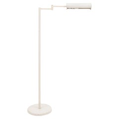 Moderne Stehlampe mit Swing-Armlehne aus weißem, patiniertem Metall