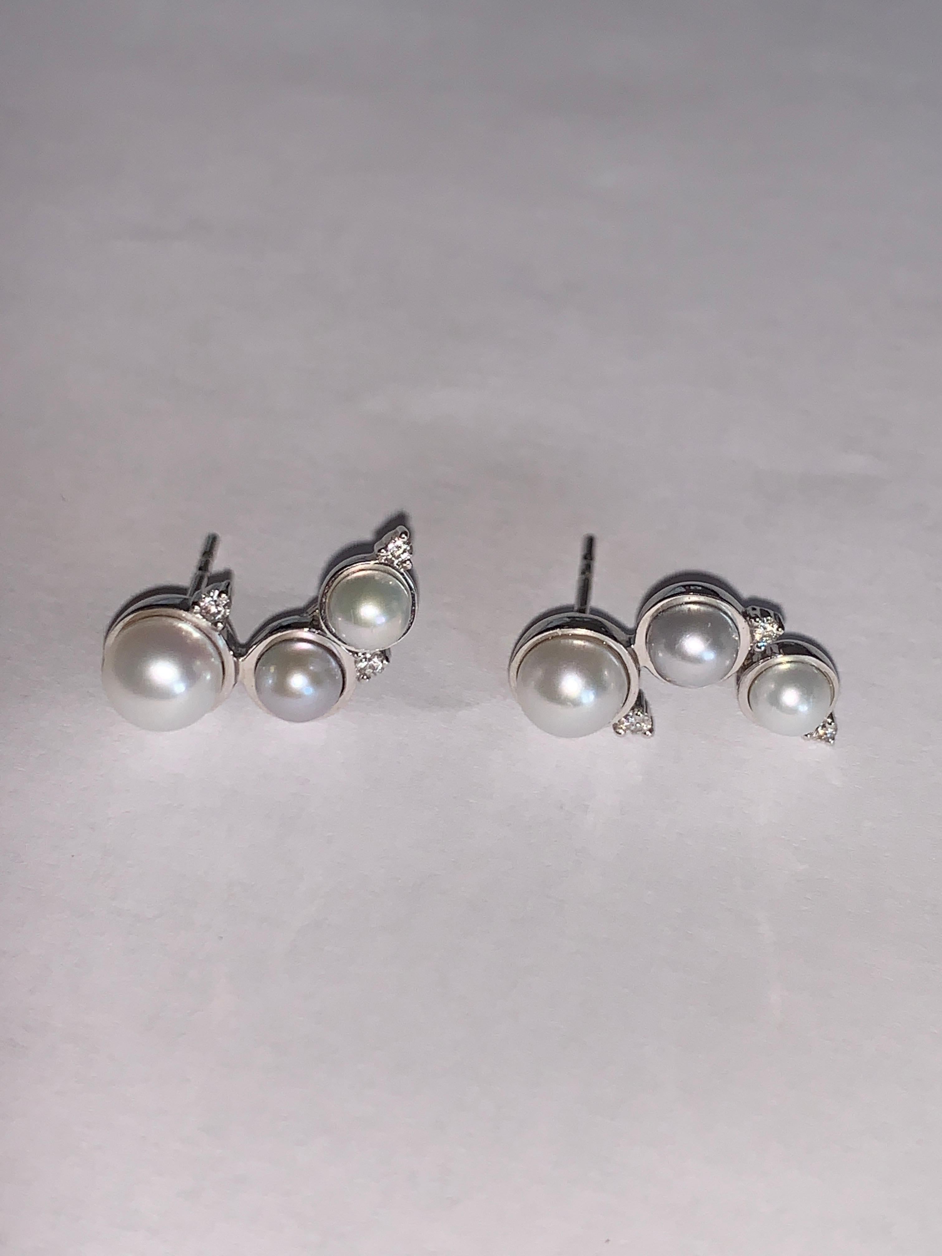 Moderne moderne weiße Perle Weißer Diamant Weißgold 18 Karat Ohrringe im Angebot 2