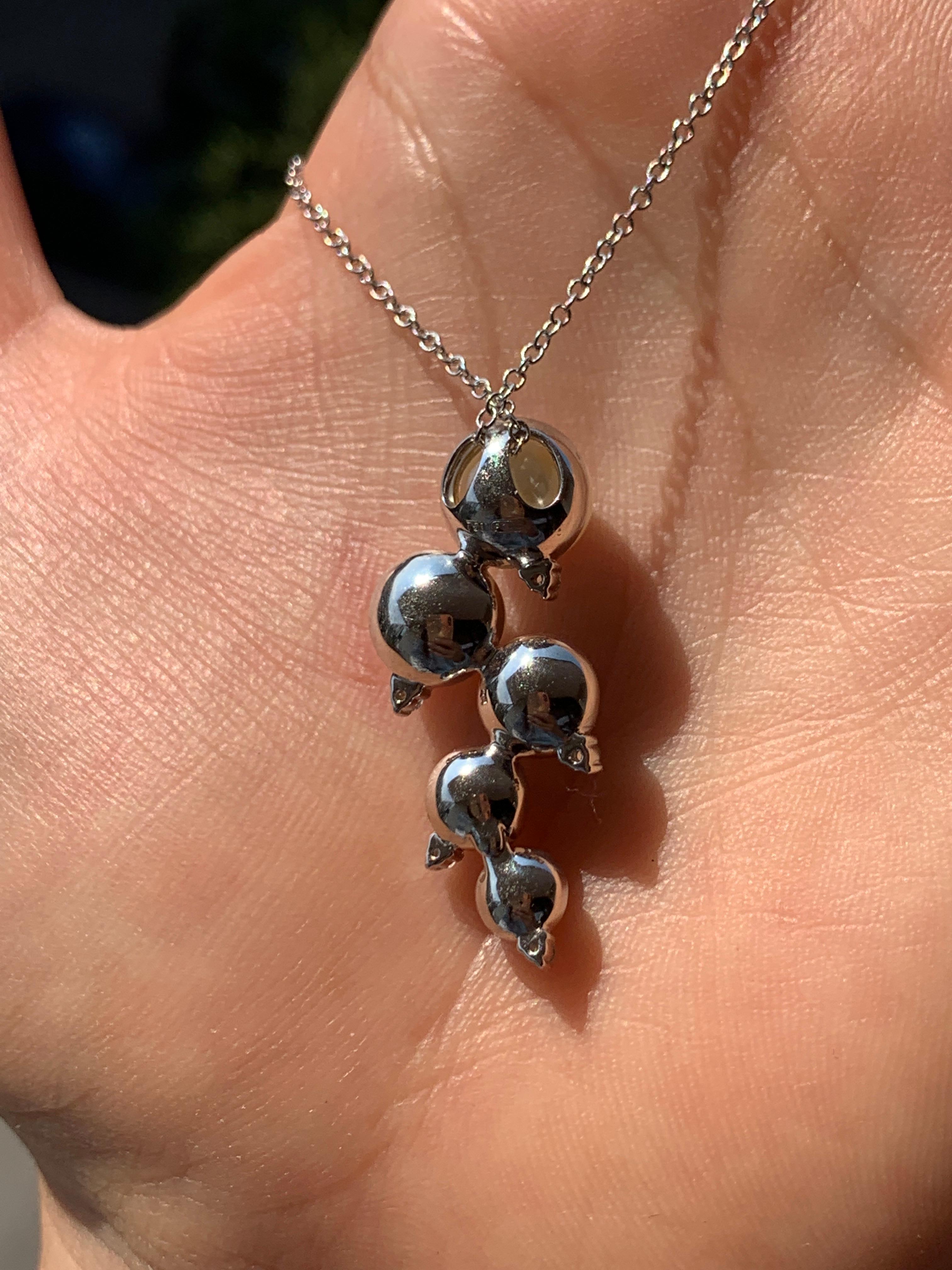 Modern White Pearl White Diamond White Gold 18 Karat Necklace In New Condition For Sale In Genève, GE