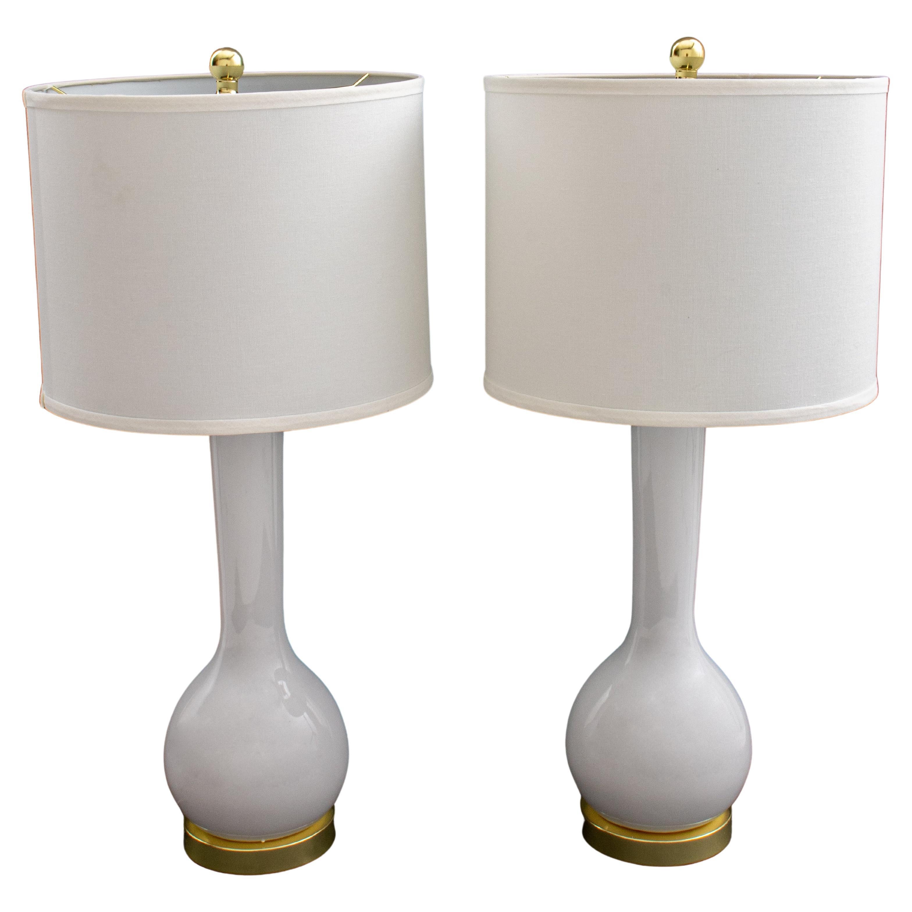 Paire de lampes à vase bouteille modernes en porcelaine blanche