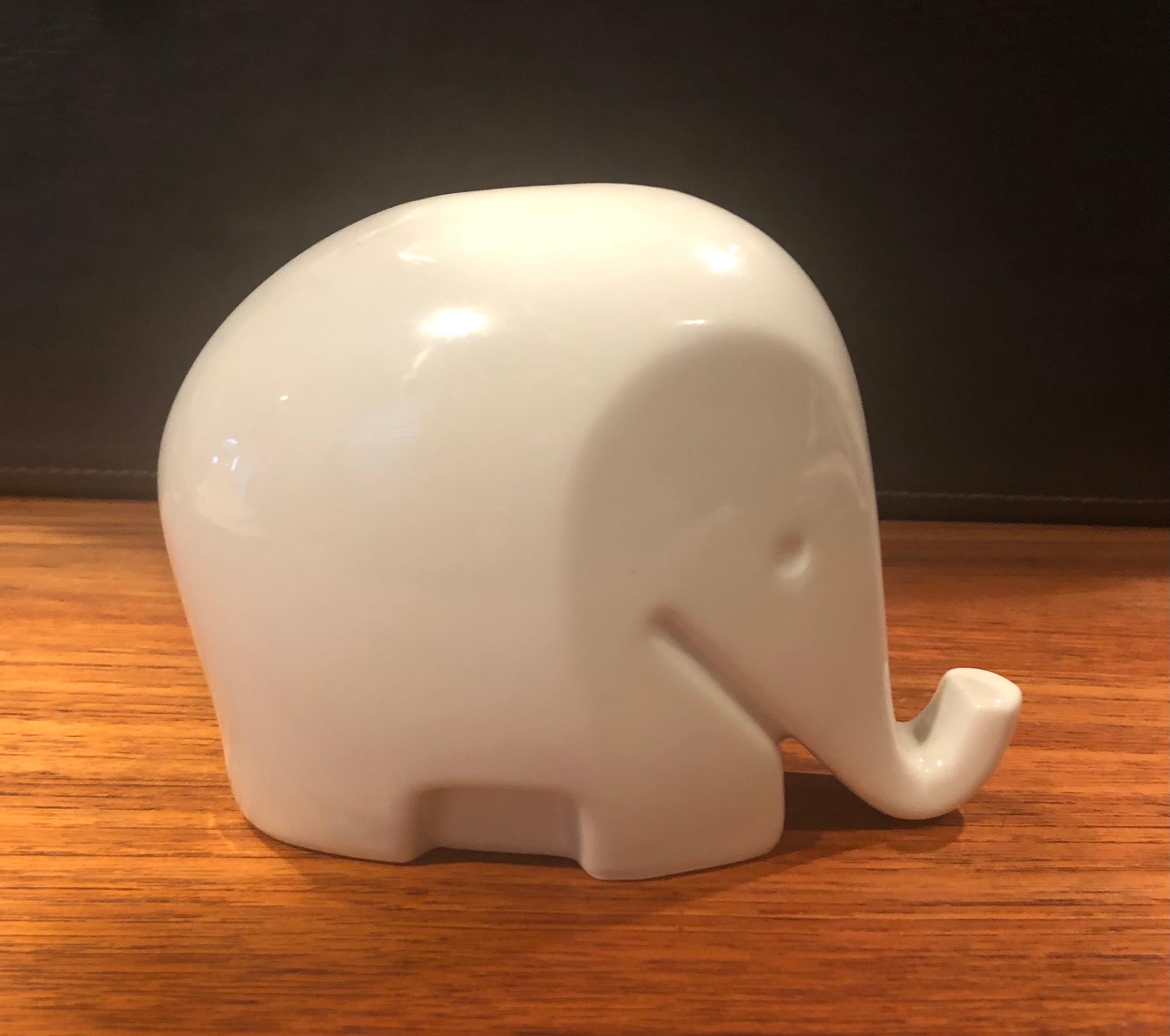 Hucha moderna de porcelana blanca 