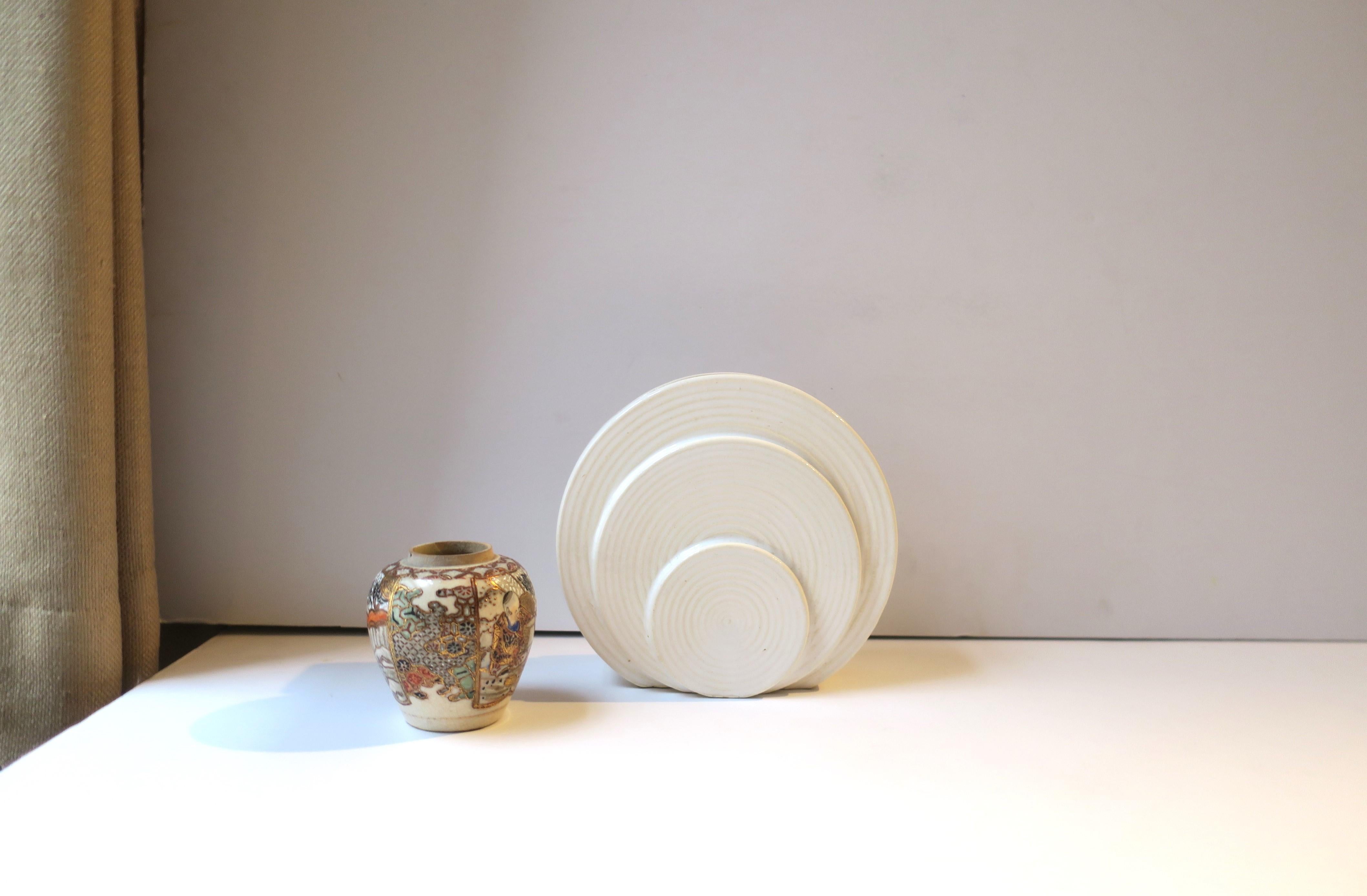 Vase en poterie japonaise en vente 3