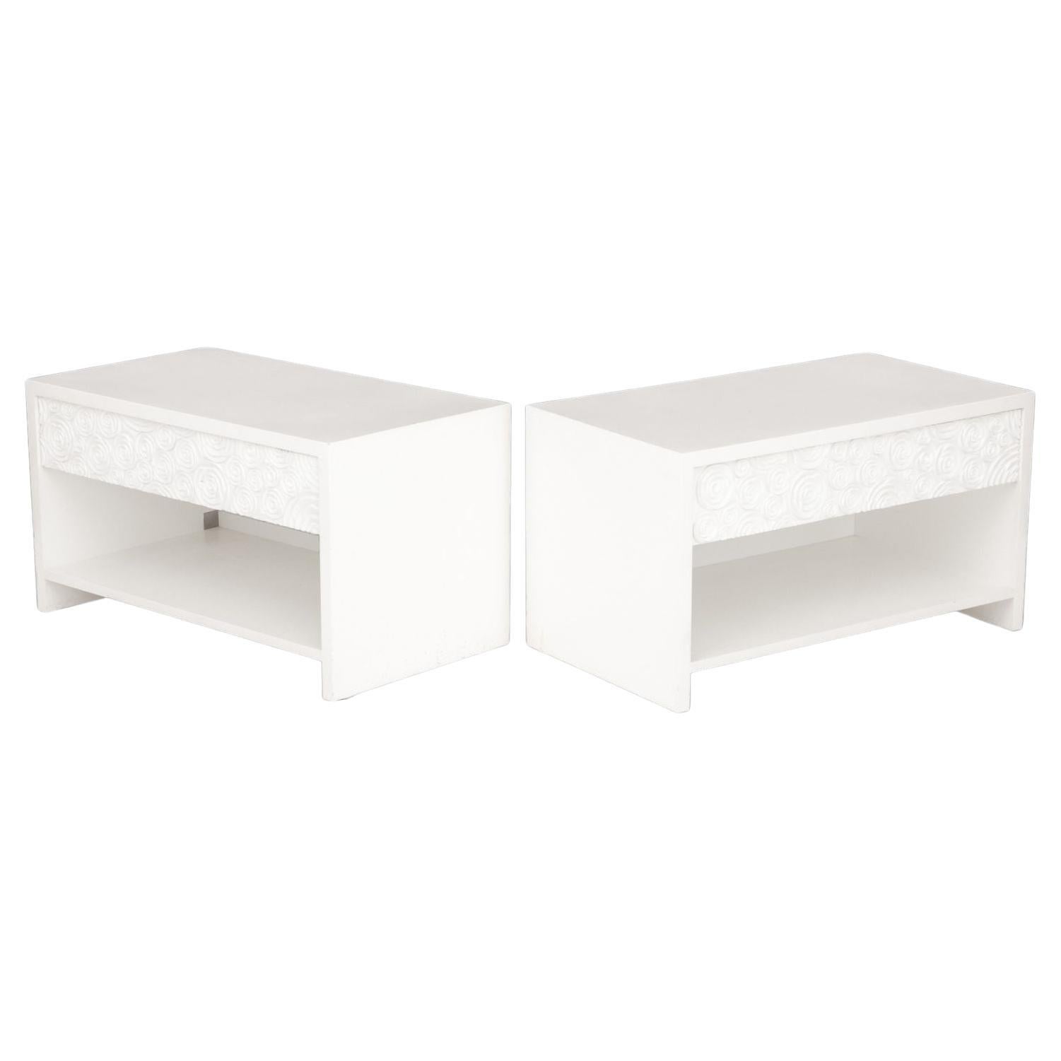 Paire de tables de nuit modernes à motif de roses blanches