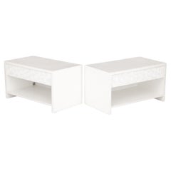 Paire de tables de nuit modernes à motif de roses blanches