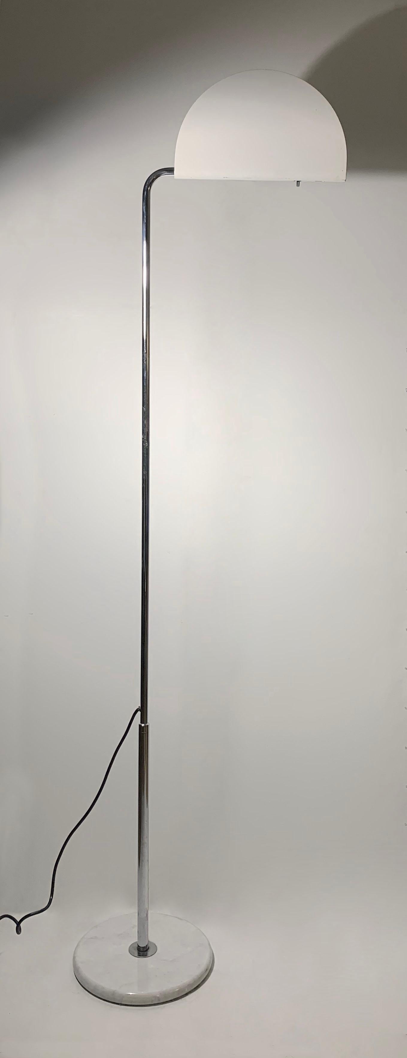 Modern white vintage floor lamp model Mezzaluna designed by Bruno Gecchelin Italy 1974 and produced by Skipper Pollux, Milano.
A gorgeous floor lamp with chrome-plated adjustable tubular steel shaft from 180 cm (70.87 in) to 197 cm (77.56 in)