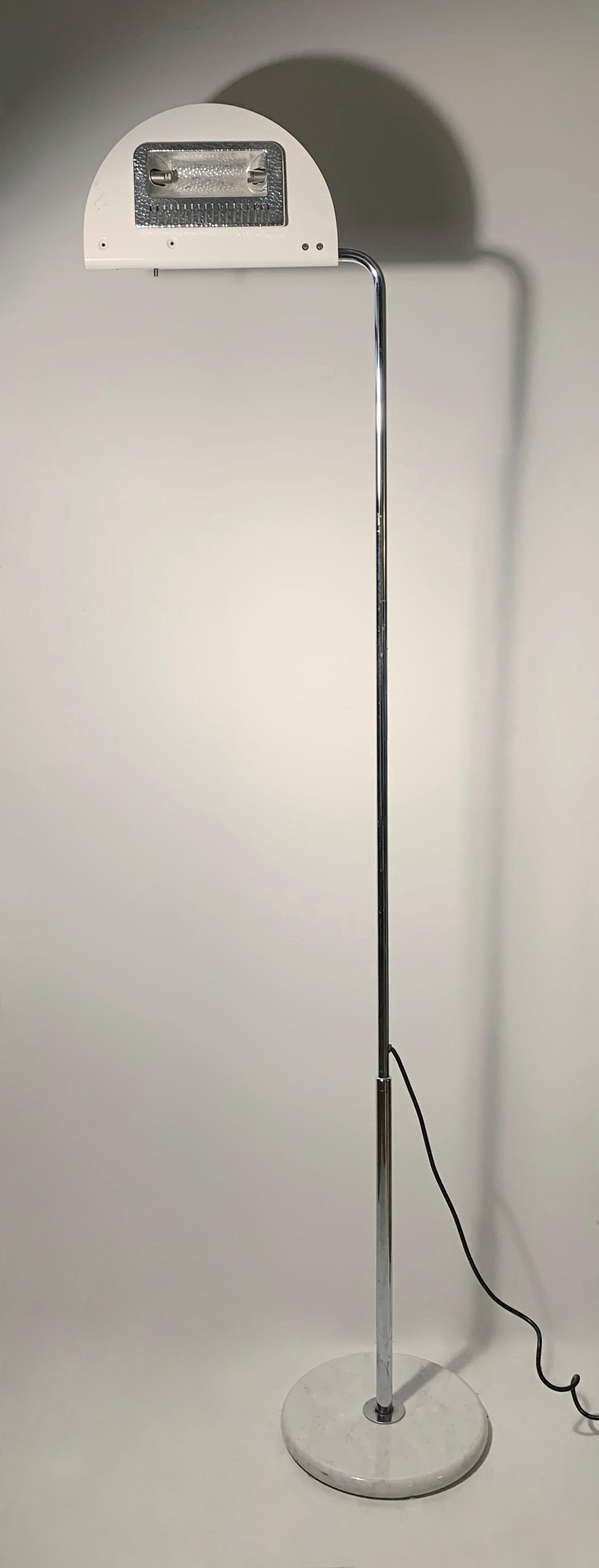 Modern White Vintage Floor Lamp Mezzaluna by Bruno Gecchelin, Italy In Good Condition For Sale In Chicago, IL