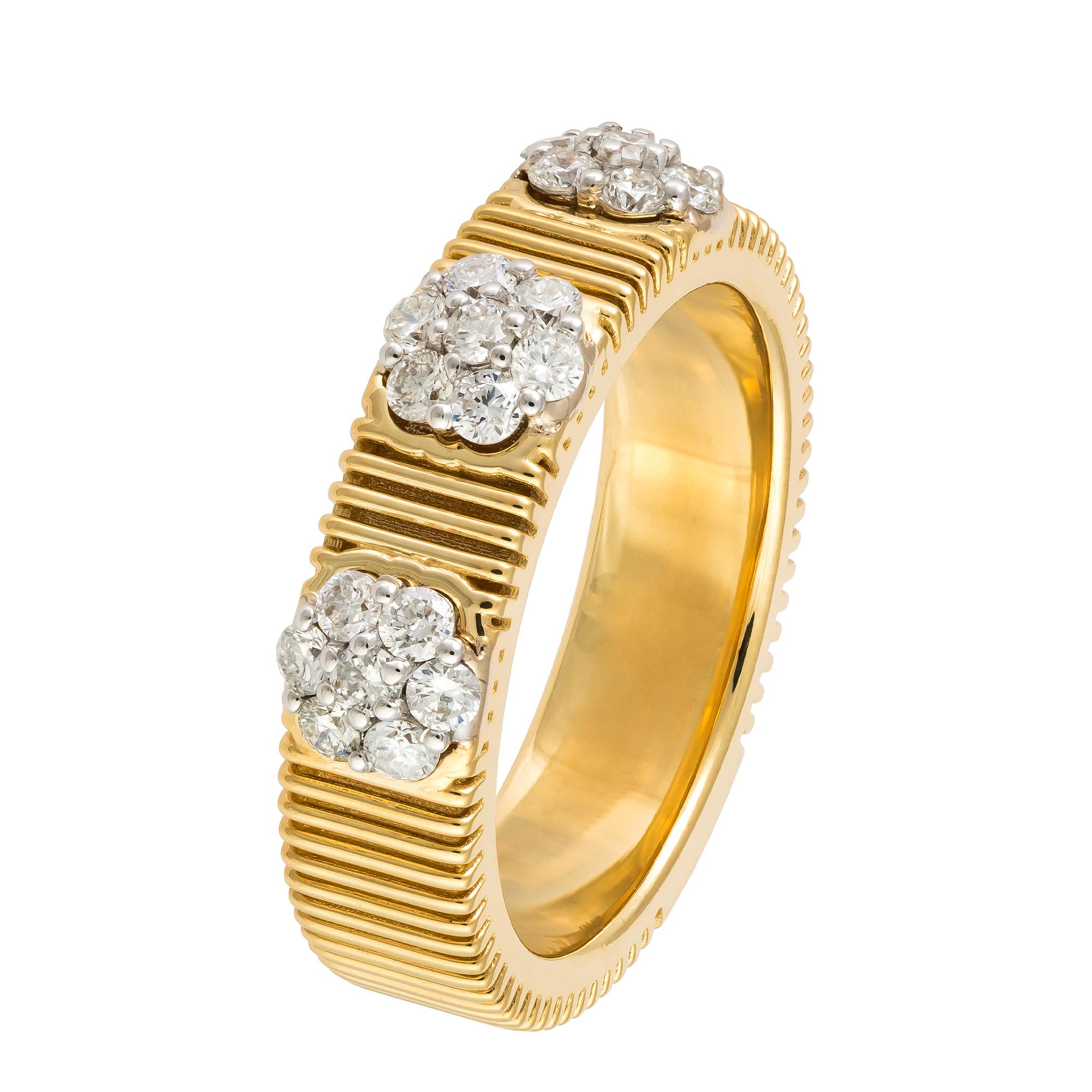 For Sale:  Modern White Yellow 18K Gold White Diamond Ring for Her 3