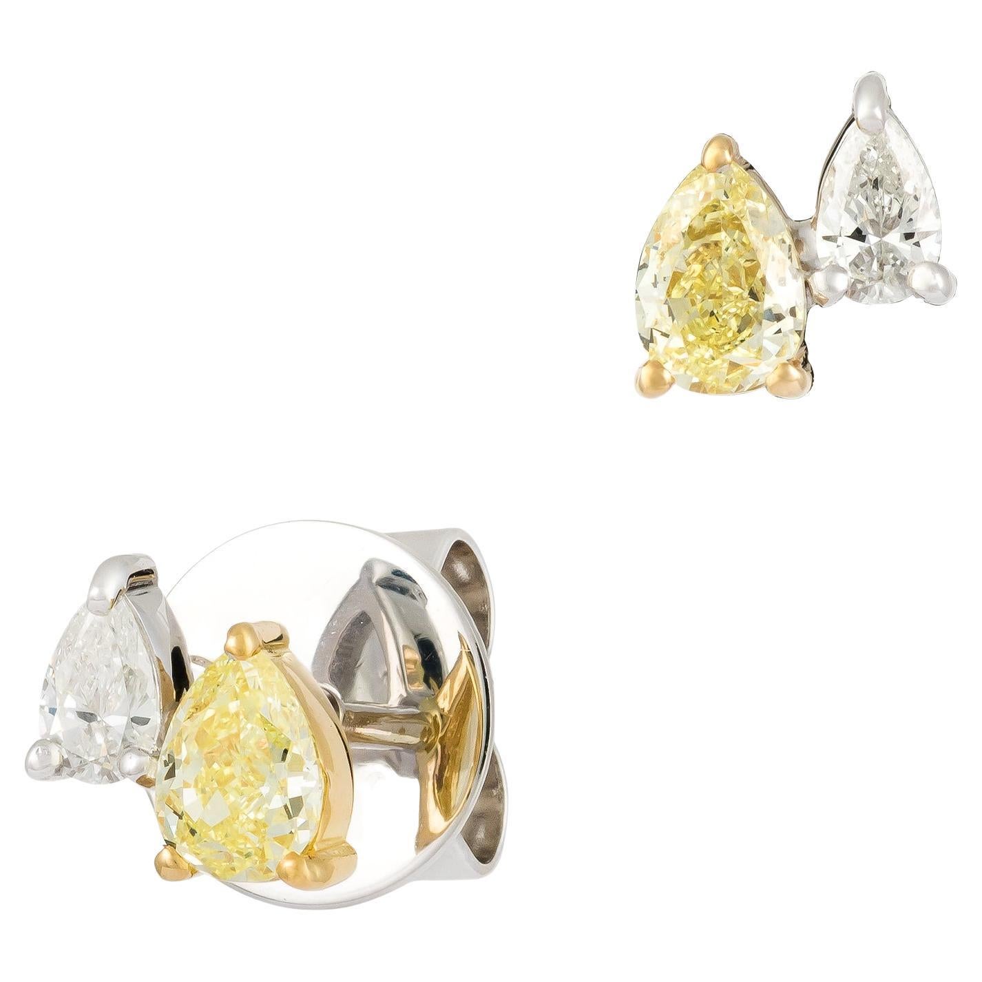 Modern White Yellow Gold 18K Earrings Diamond for Her For Sale