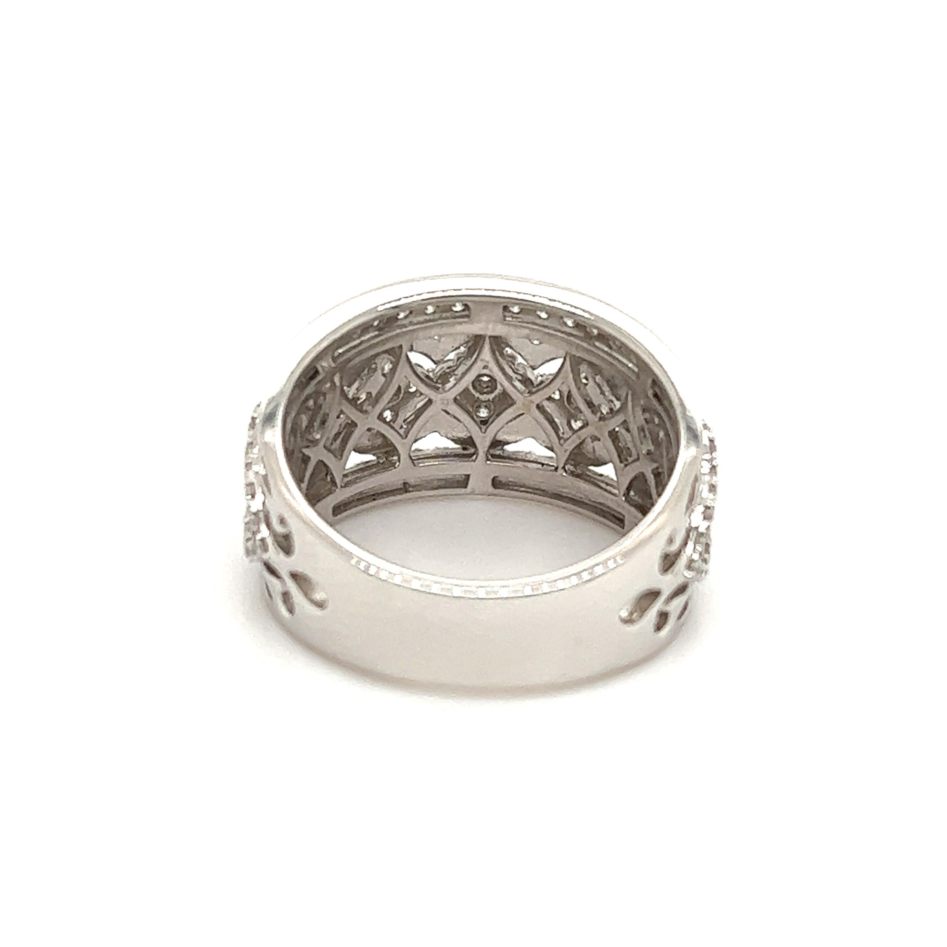 Taille ronde Bague jonc décorative moderne à large anneau avec diamants en vente