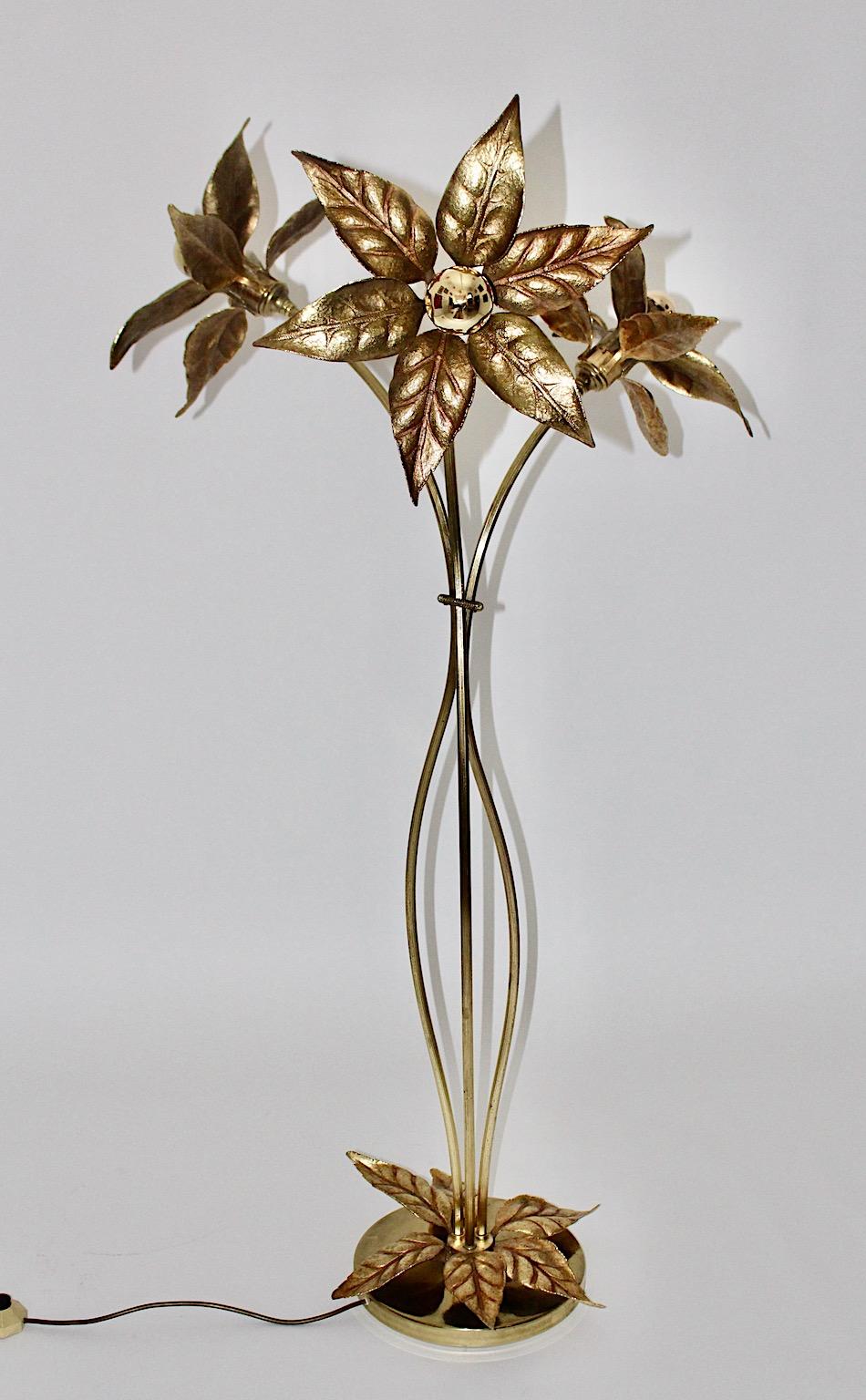 Modern Willy Daro Vintage Golden Brass Gilt Flower Floor Lamp 1970s Belgium In Good Condition For Sale In Vienna, AT